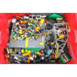 Lego - A large tub of loose Lego parts including 20 plus Lego figures.