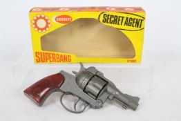 Crescent - A boxed vintage Crescent Secret Agent Superbang 12 shot cap gun.