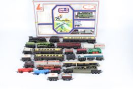 Hornby - Tri-ang - Lima - A collection of 3 x locos and 19 x wagons including class B12 loco number