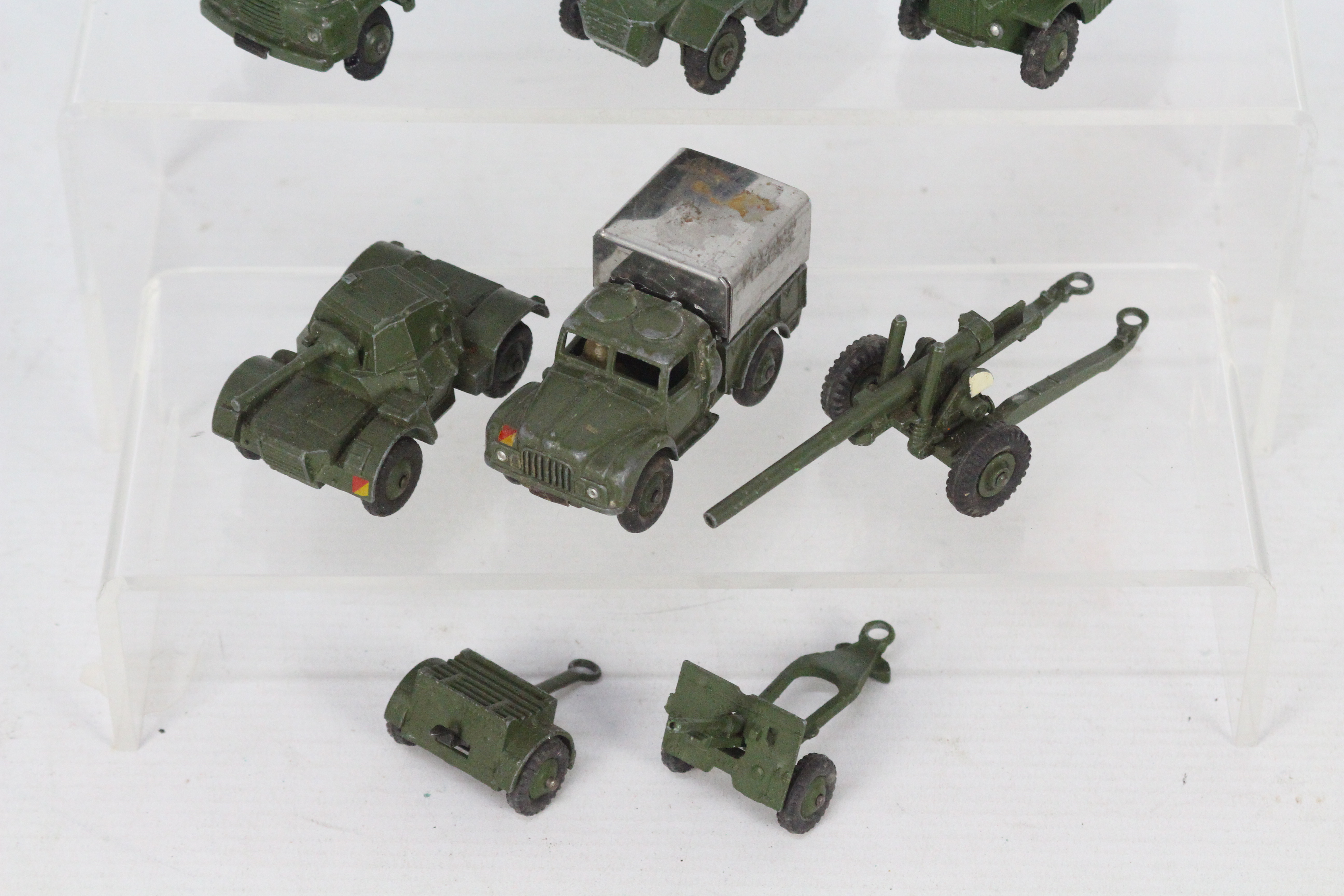 Dinky Toys Military Bundle 5 vehicles and 3 trailers. Includes #688 Field Artillery Tractor. - Image 3 of 3