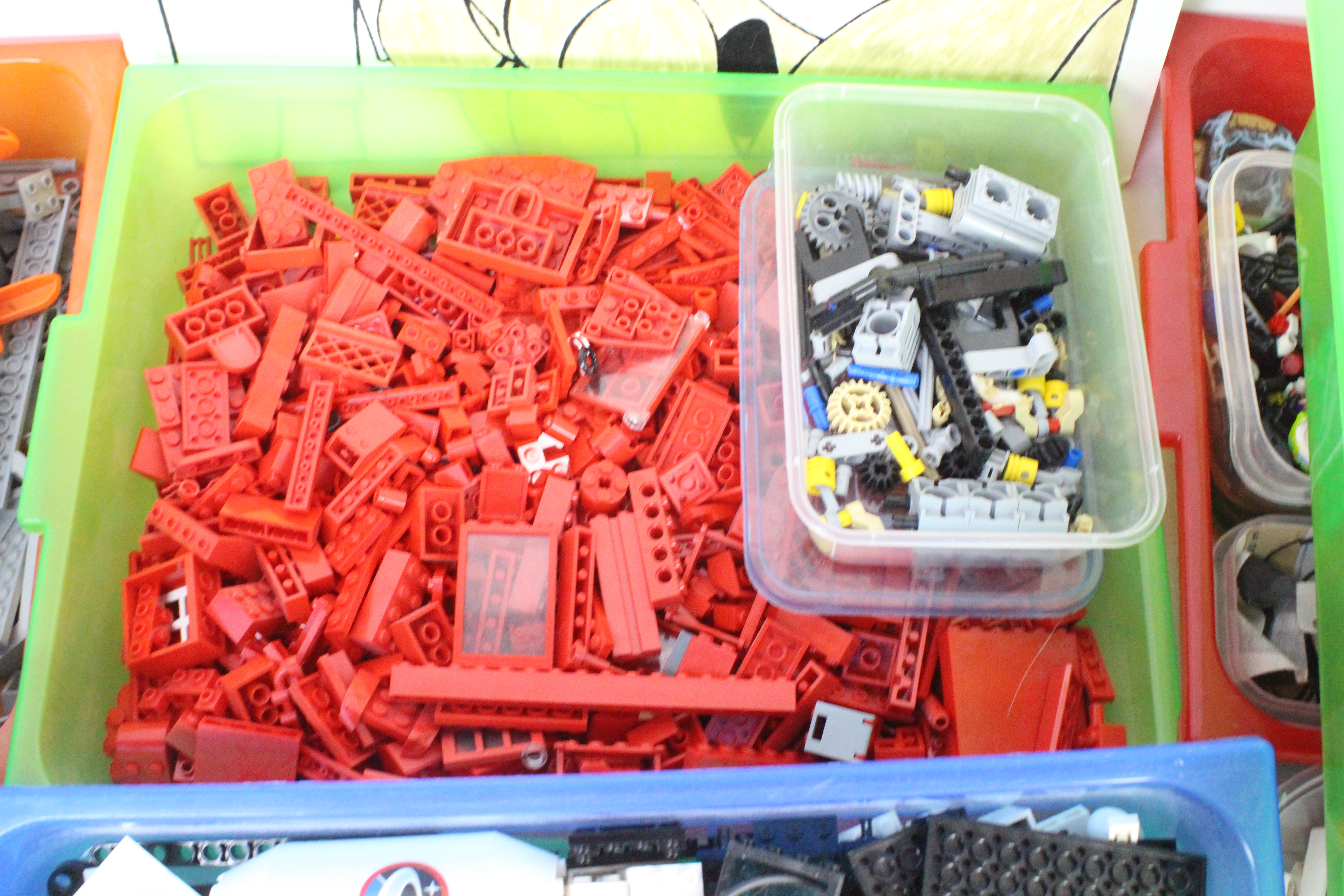 Lego - A quantity of loose Lego pieces including railway track, - Image 6 of 7