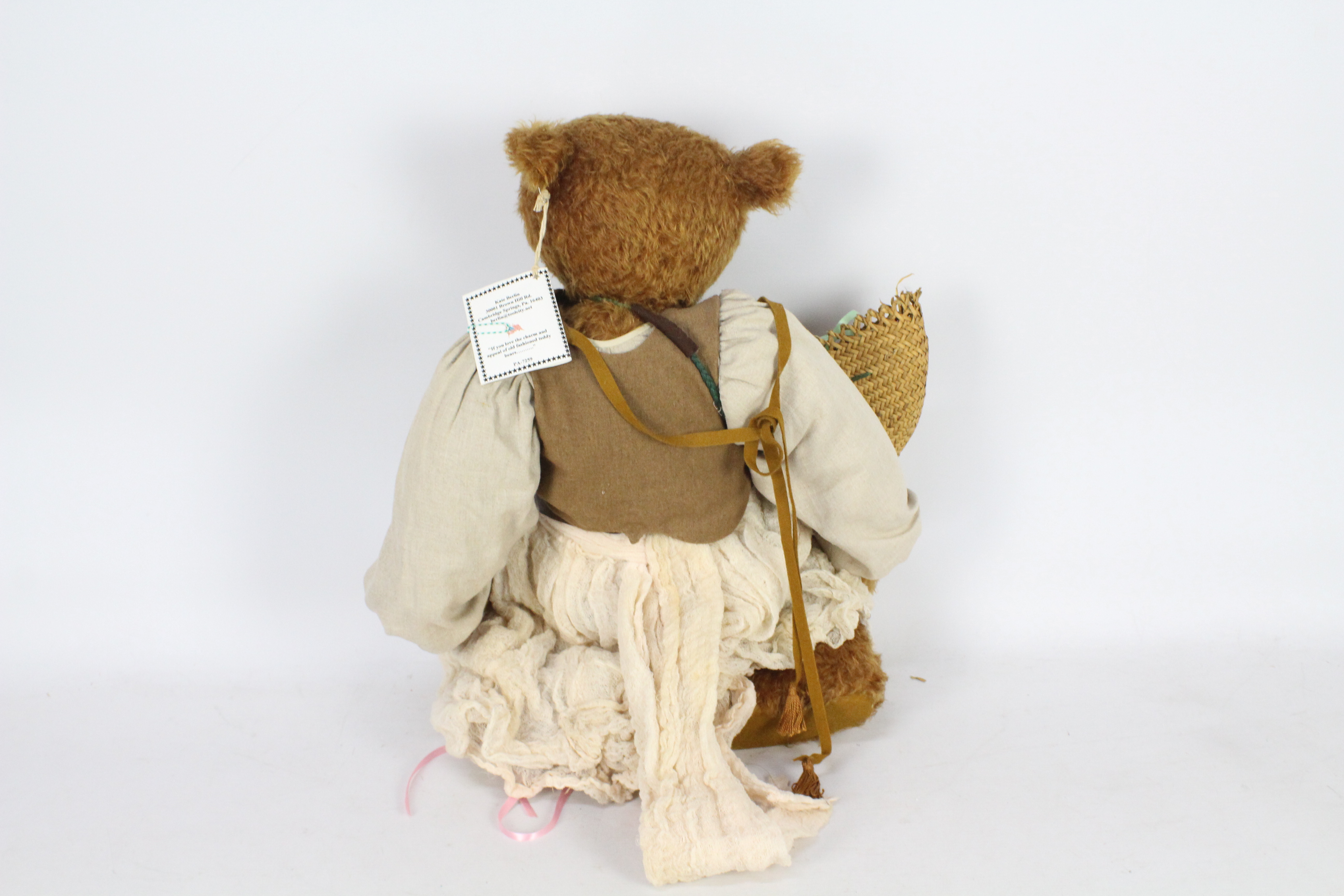 Old Time Teddies - A brown-coloured mohair bear by Kate Berlin. The bear's eyes are glass. - Image 4 of 7