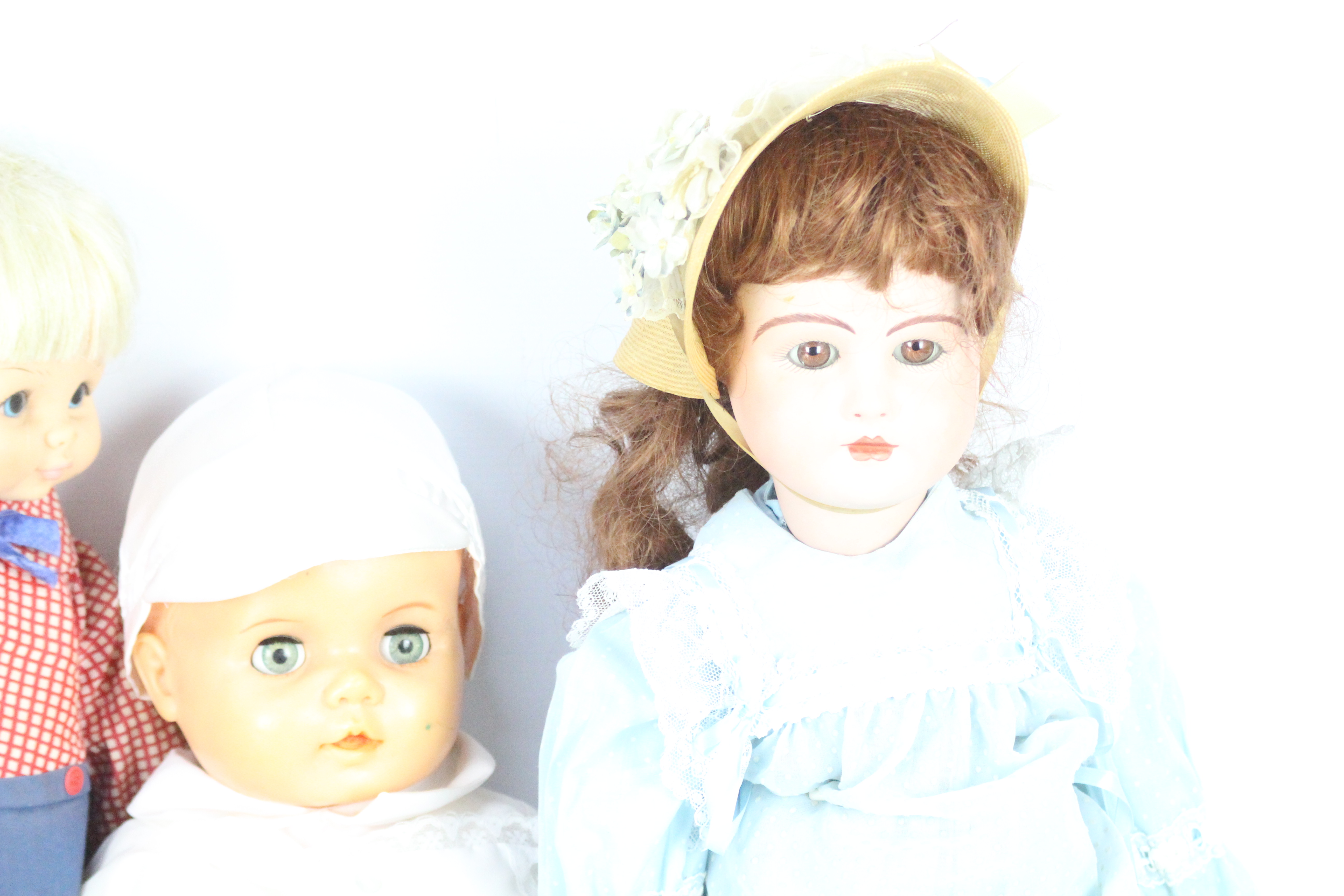 Horsman - Pedigree - Stow - Dolls of Distinction - A collection of 5 x dolls including a 1994 Dolls - Image 3 of 4