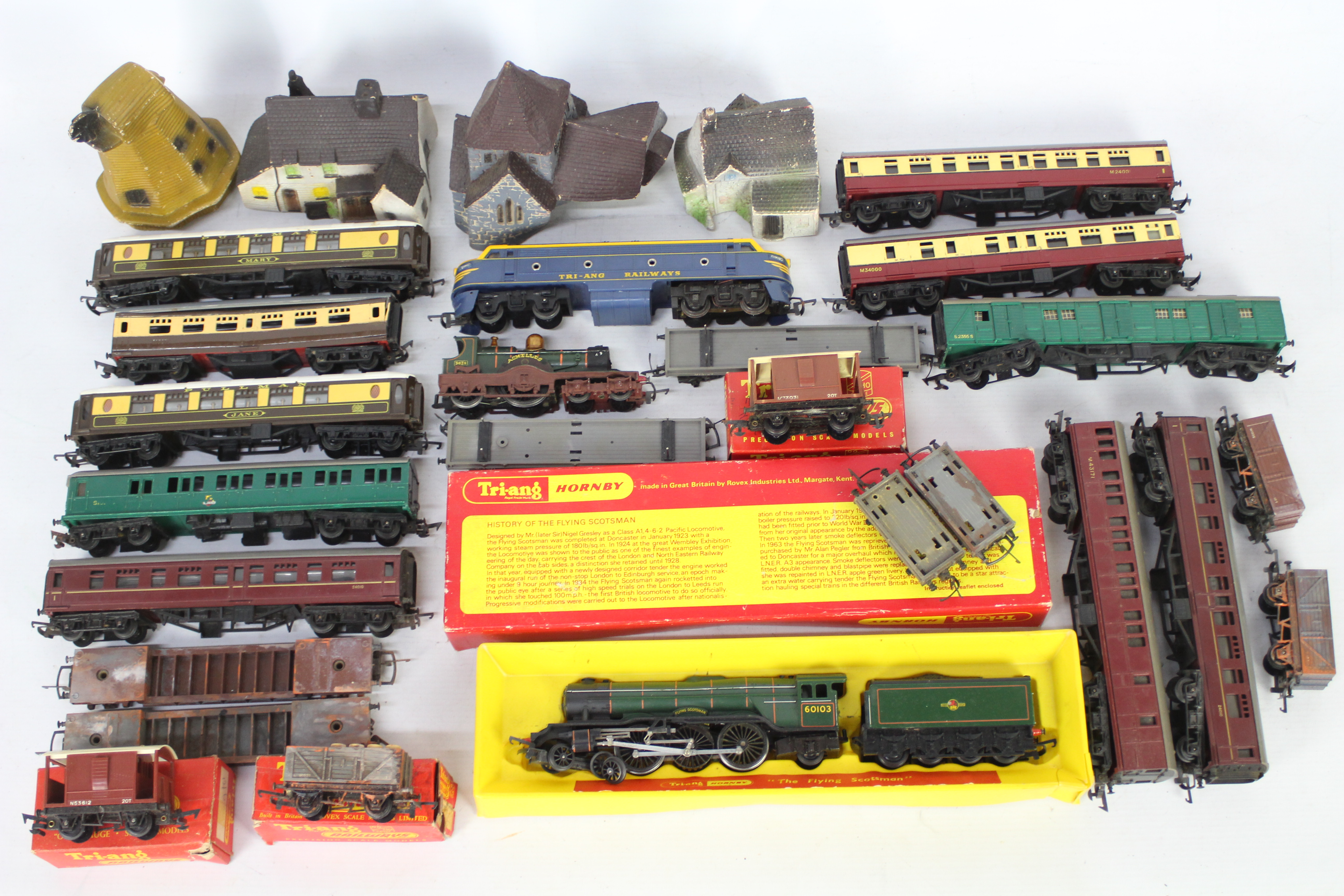 Tri-ang - Hornby - A collection of OO gauge railway items including locos,