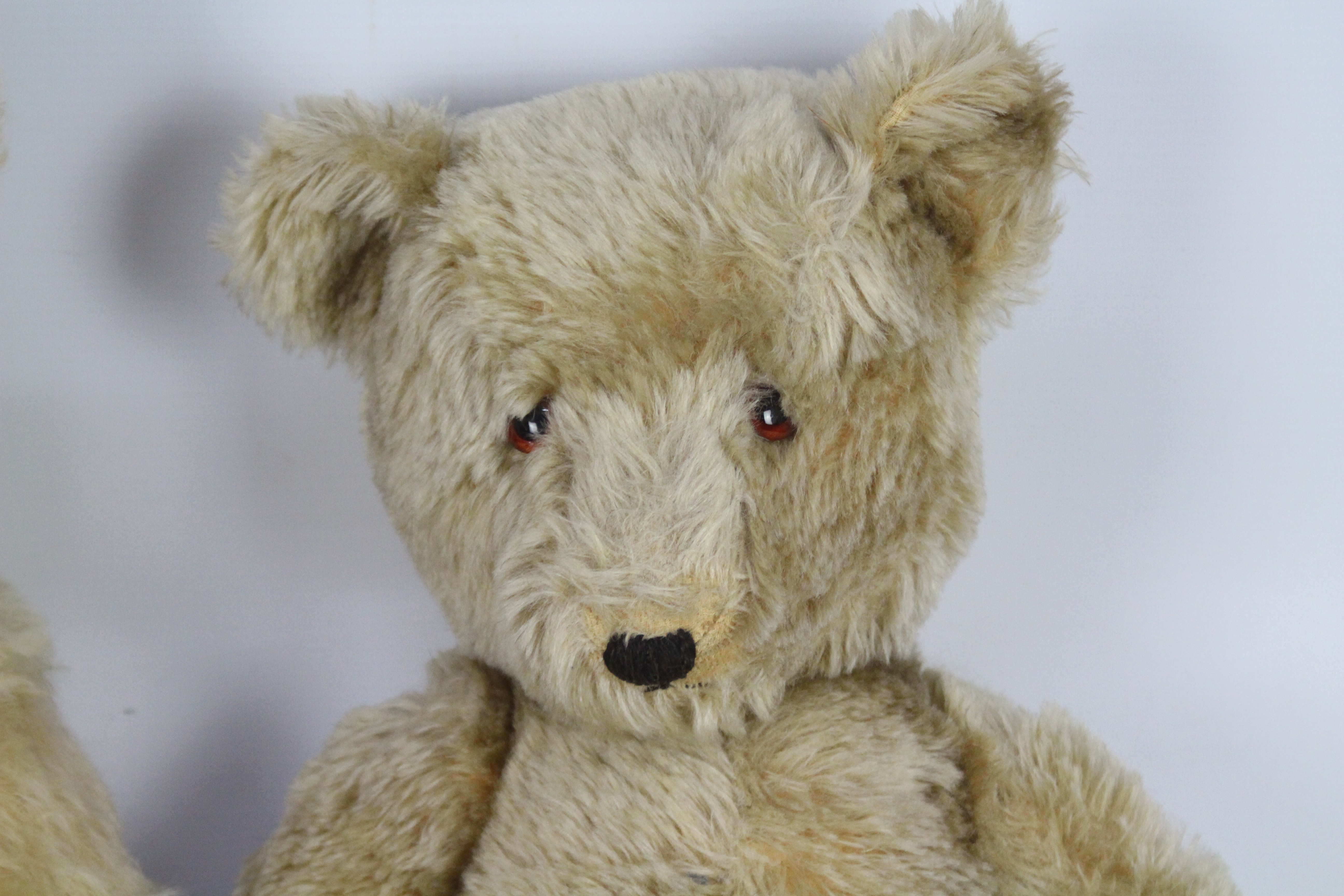 Two mohair teddy bears with glass eyes, metal joints, and stitched nose. - Image 3 of 6