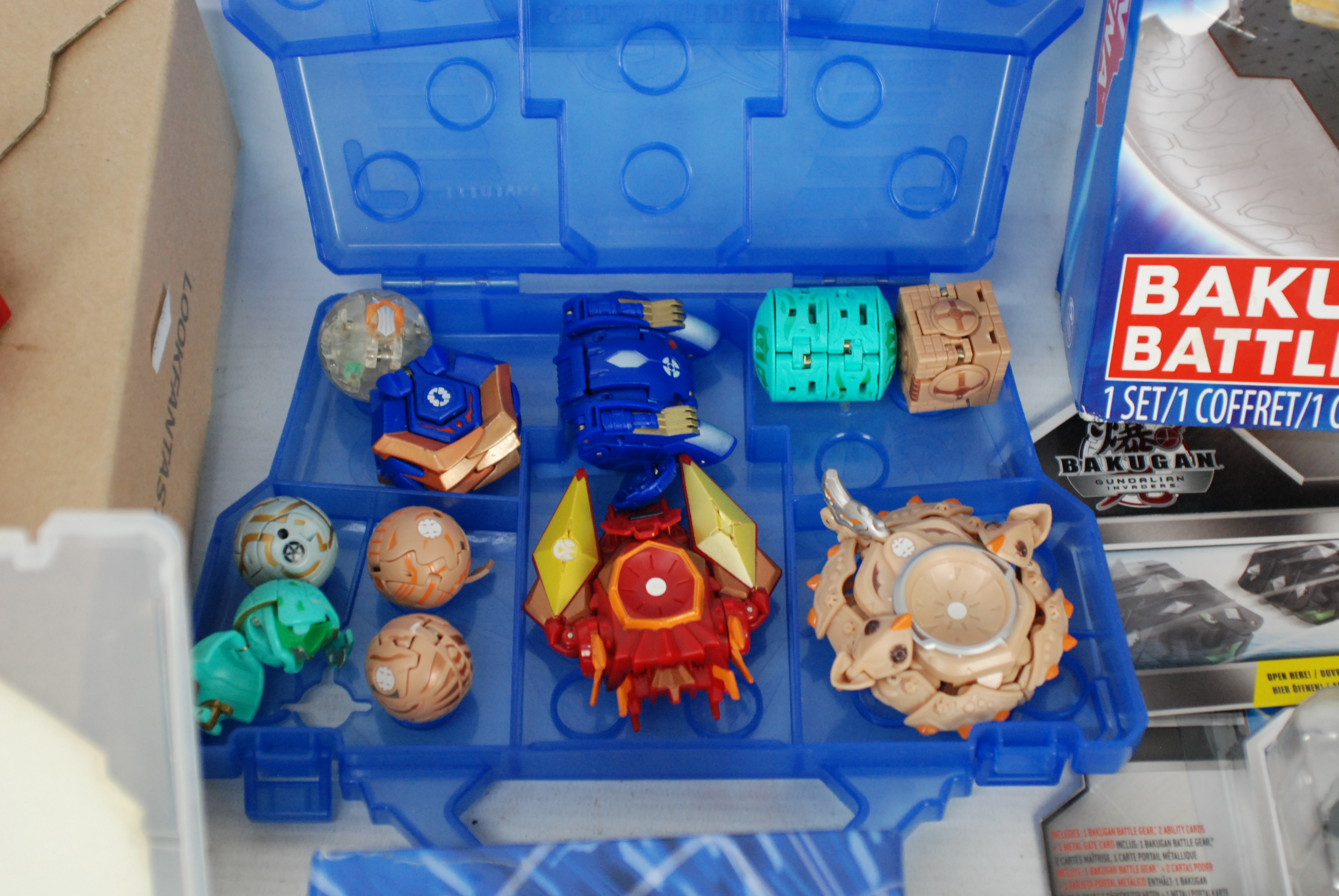 Bakugan - A mixed collection of boxed / carded and loose Bakugan parts and accessories. - Image 5 of 6