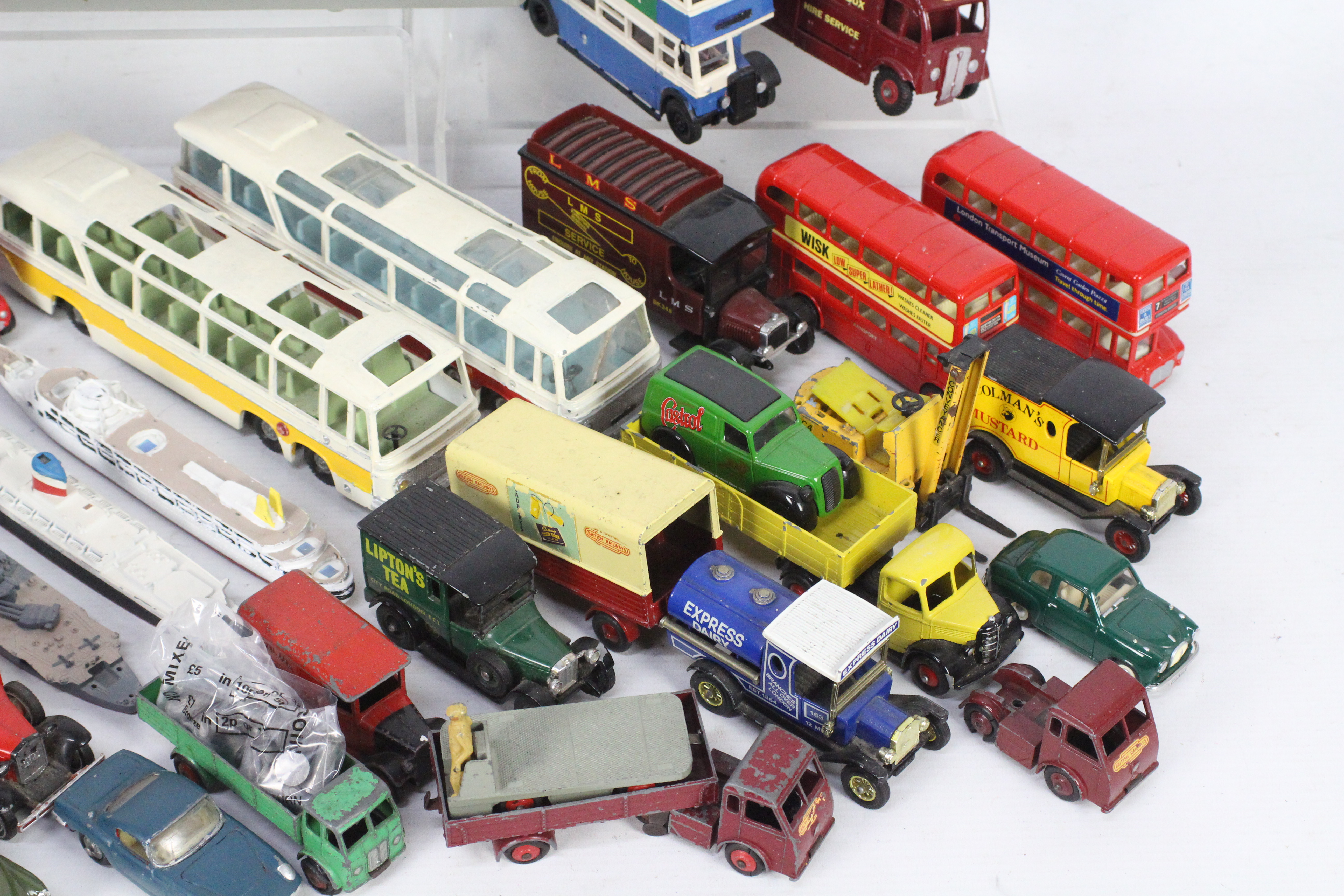 Dinky - Corgi - Tri-ang - Matchbox - A collection of vehicles including Austin A35 # VA23000, - Image 3 of 4