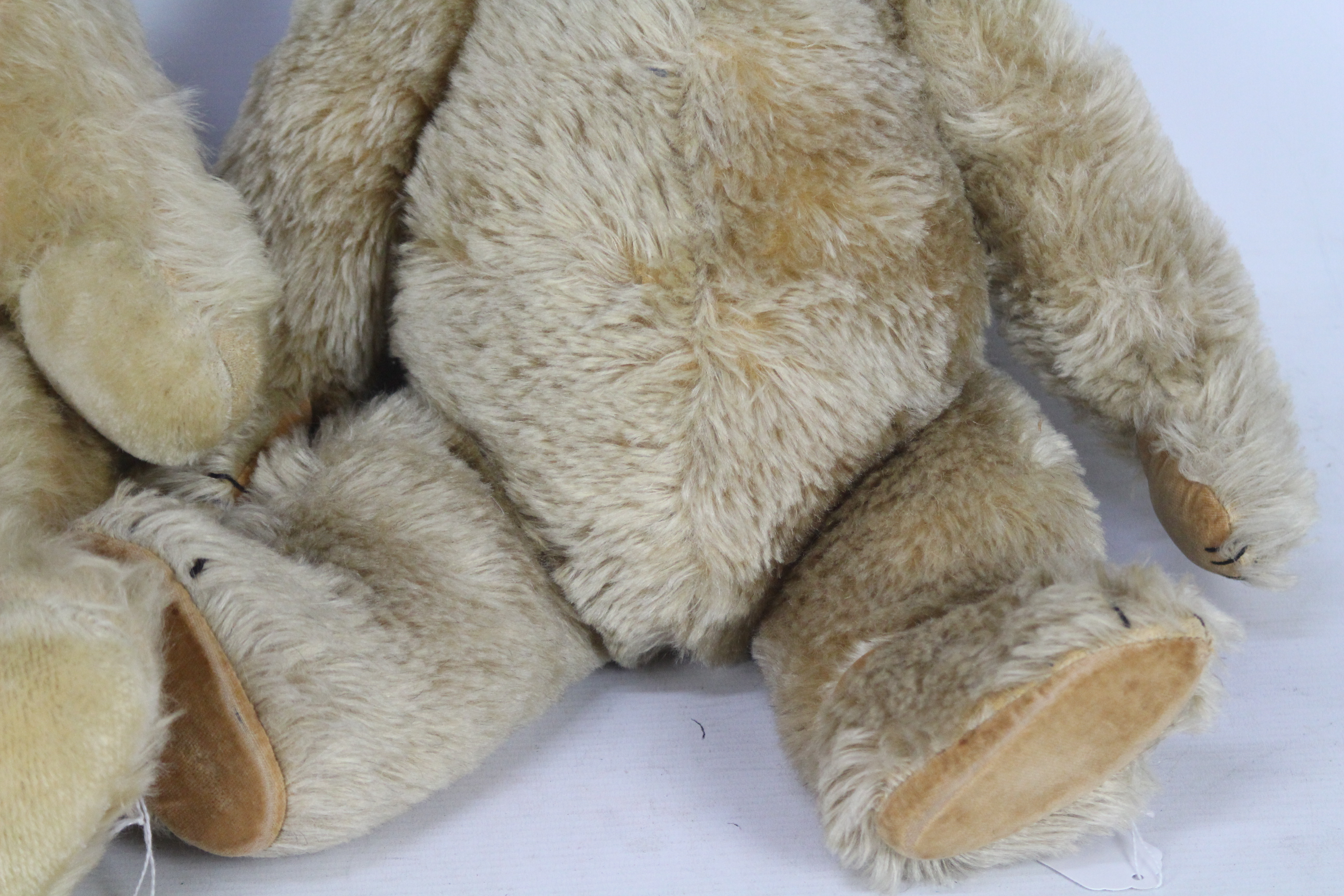 Two mohair teddy bears with glass eyes, metal joints, and stitched nose. - Image 4 of 6