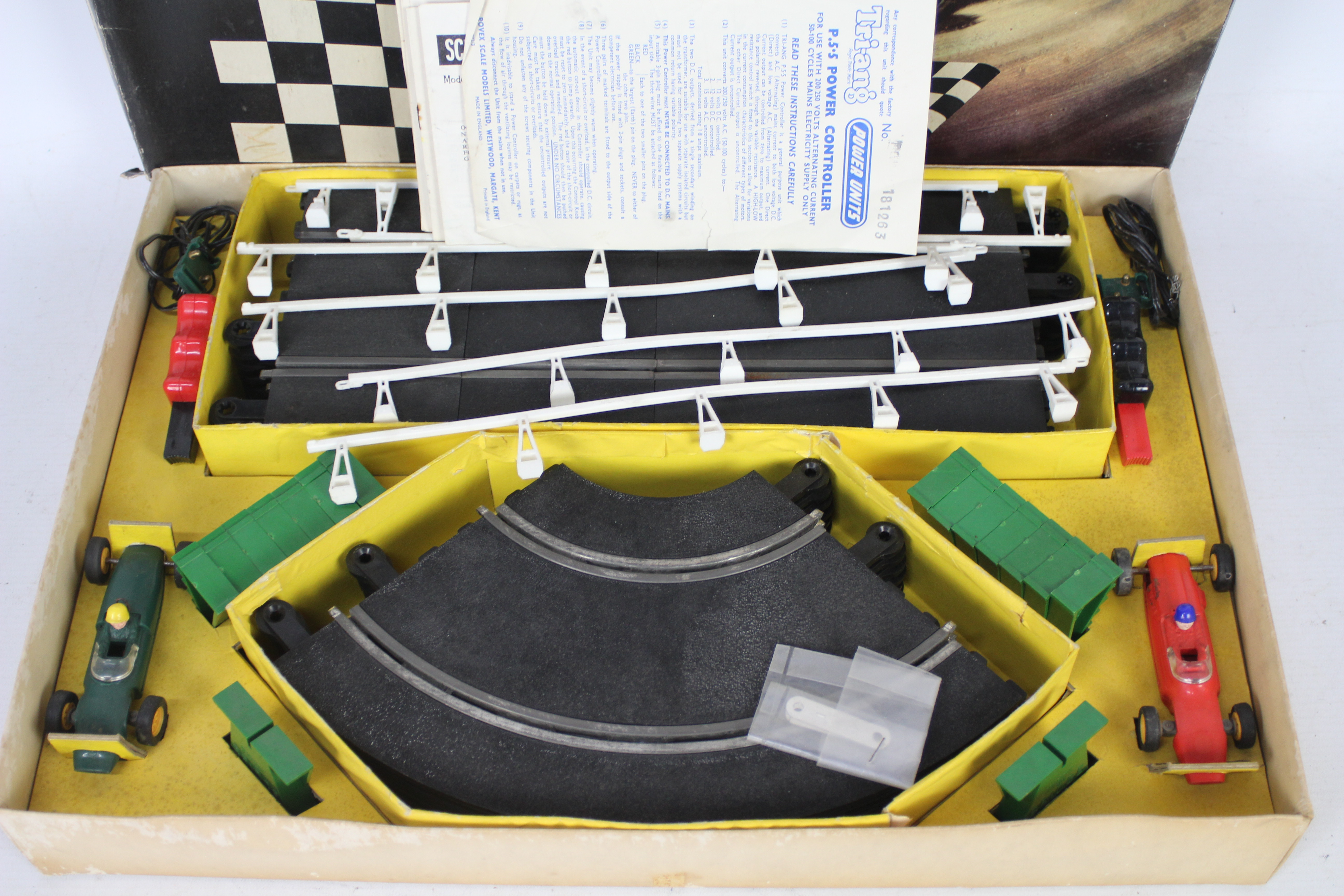 Scalextric - A boxed vintage Scalextric FJ31 Formula Junior Set. - Image 2 of 7