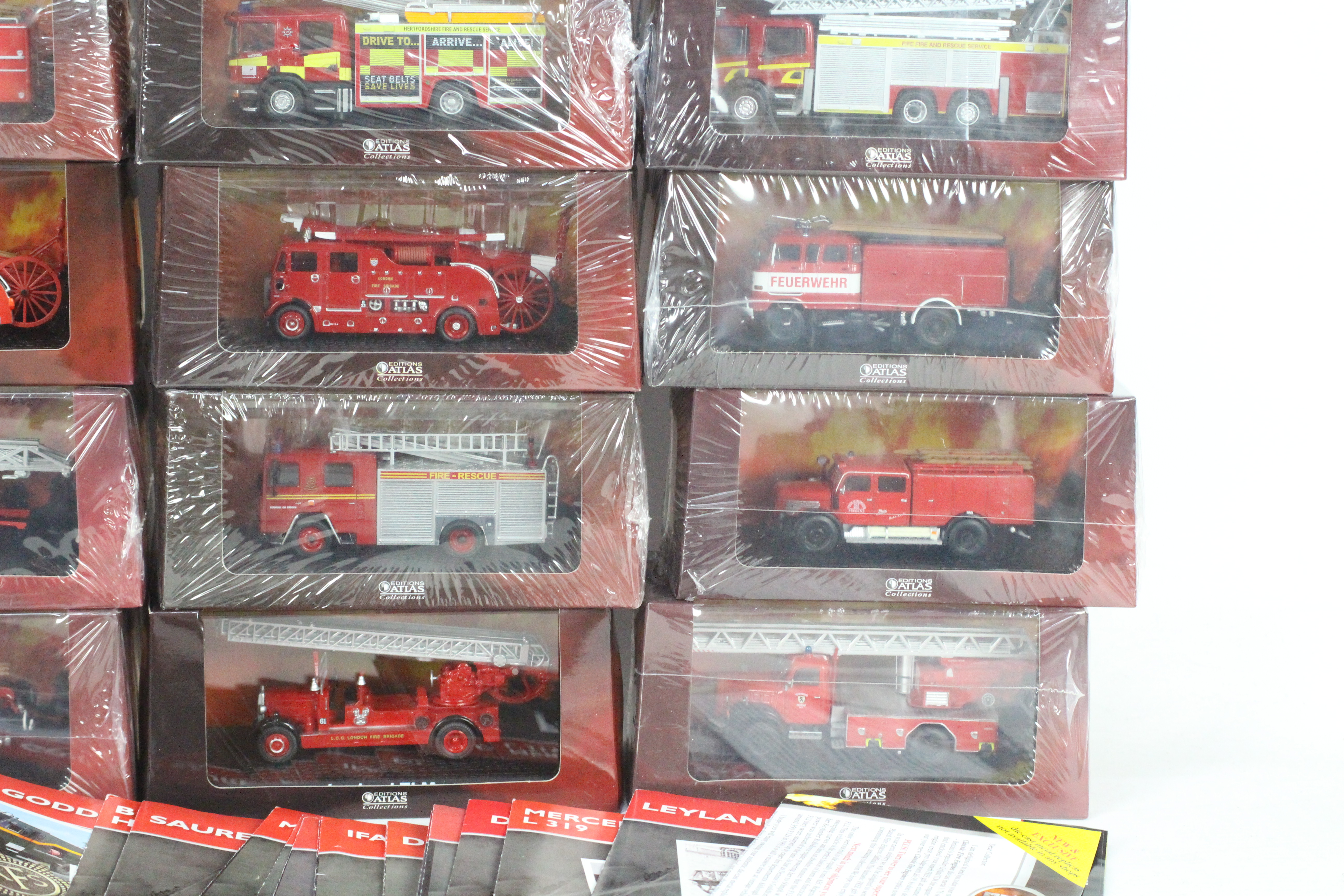 Atlas Editions - A brigade of 20 diecast model Fire Appliances from the Atlas Editions 'Classic - Image 4 of 4