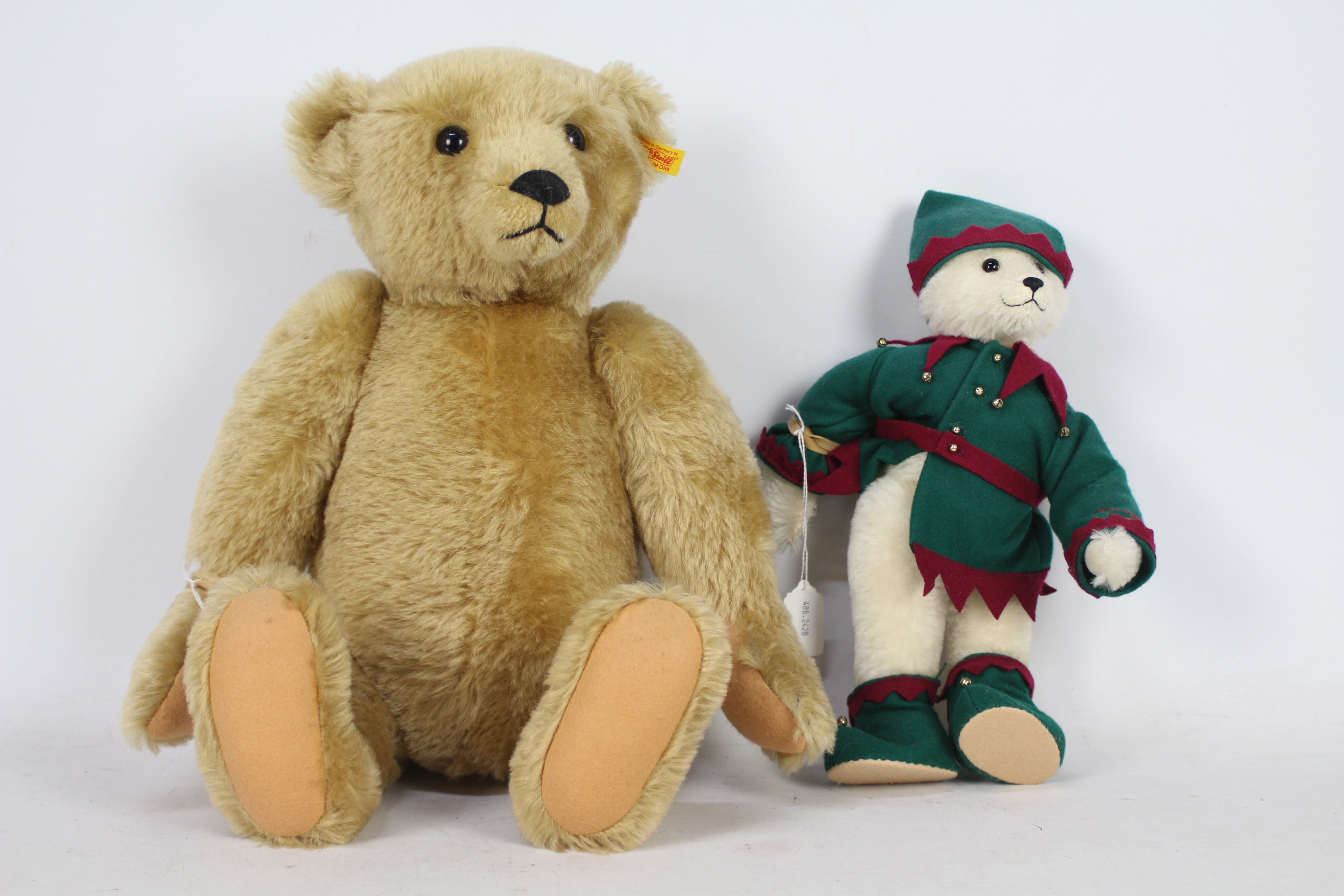 Steiff - Two mohair teddy bears with glass eyes, stitched nose and suede paws.