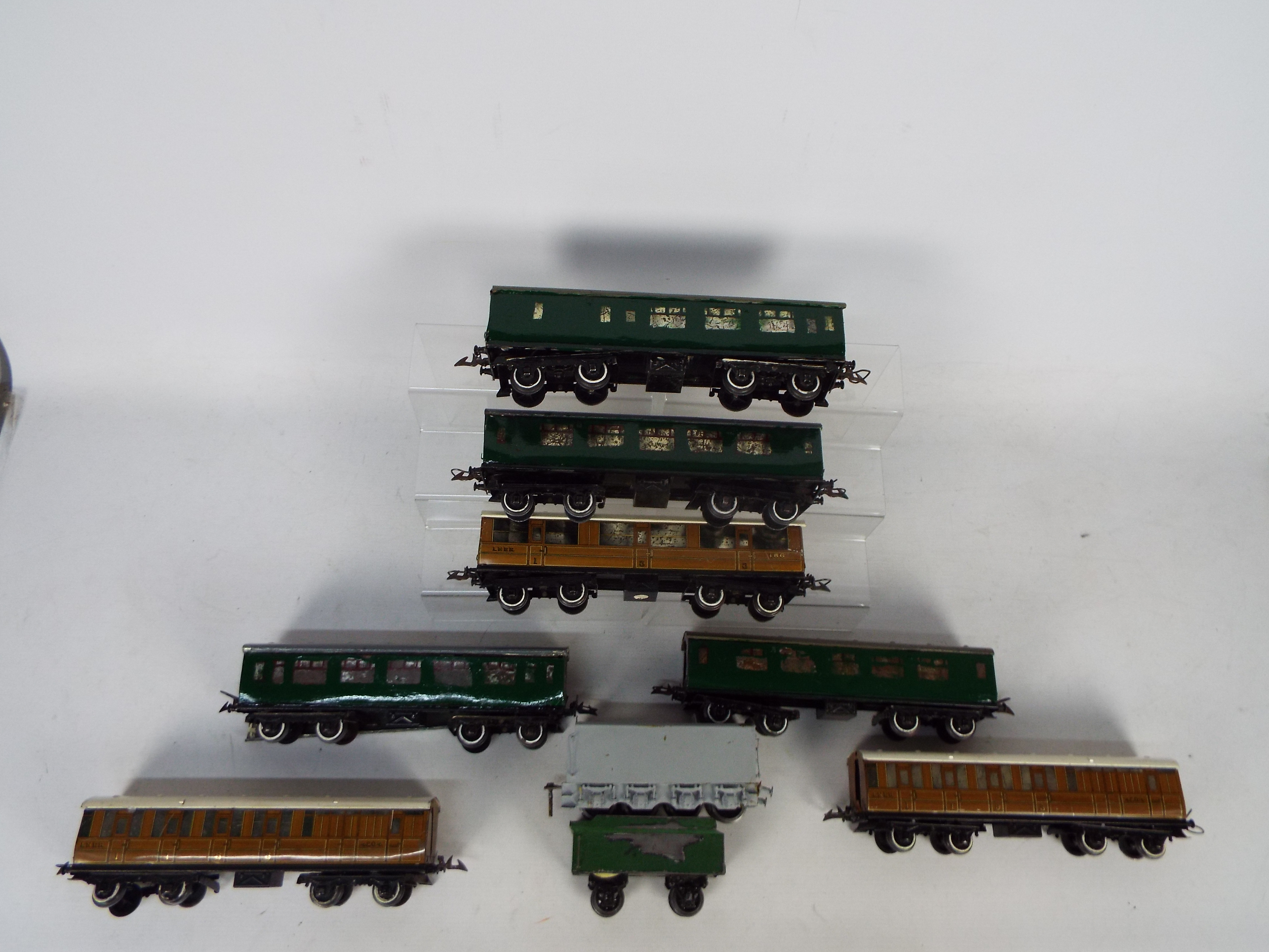 Hornby - A collection of 7 x coaches and 2 x tenders including three LNER wood effect coaches which