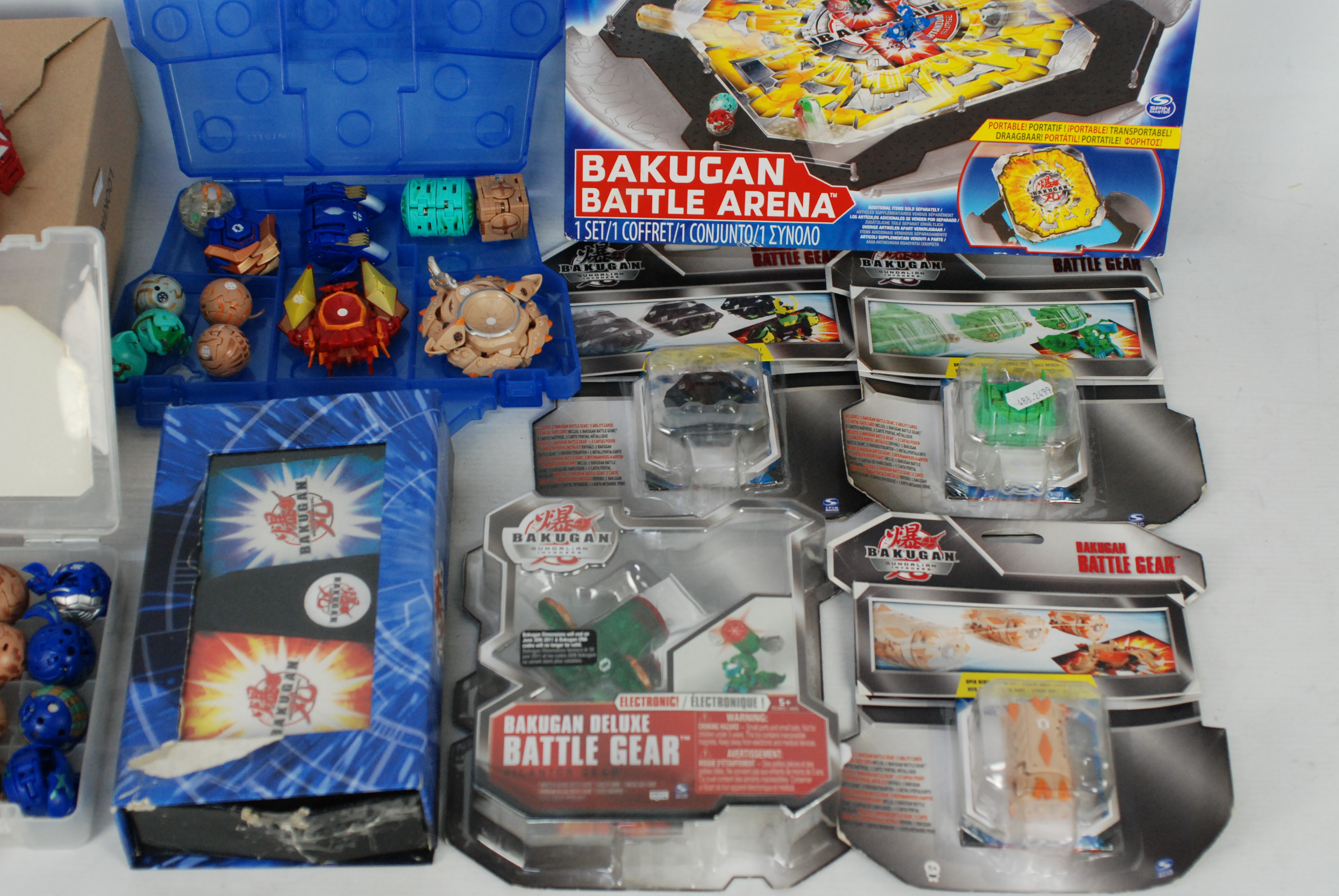 Bakugan - A mixed collection of boxed / carded and loose Bakugan parts and accessories. - Image 3 of 6