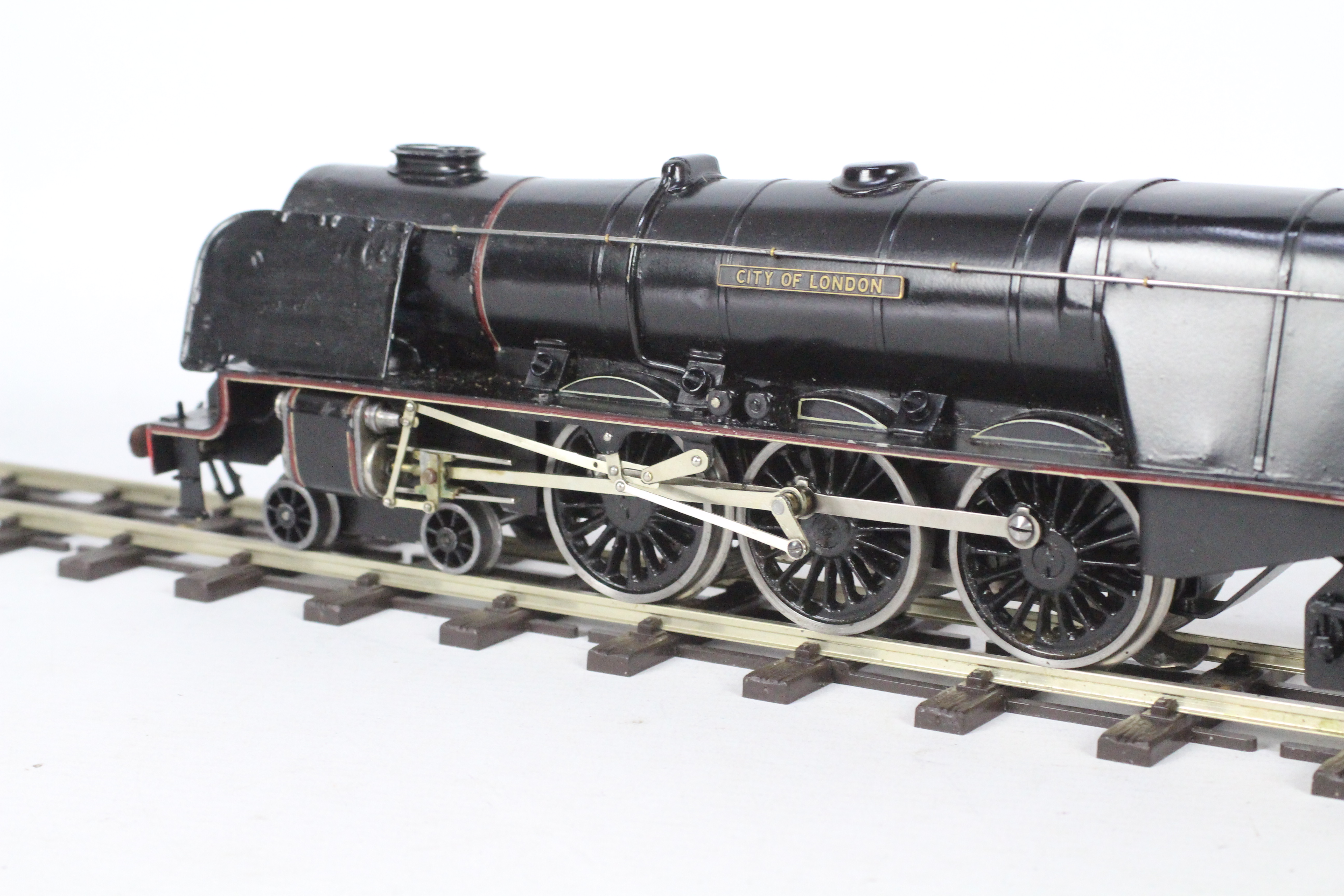 Bassett Lowke - An O gauge electric 3 rail Class 7P 4-6-2 steam loco which has been restored and is - Image 4 of 4