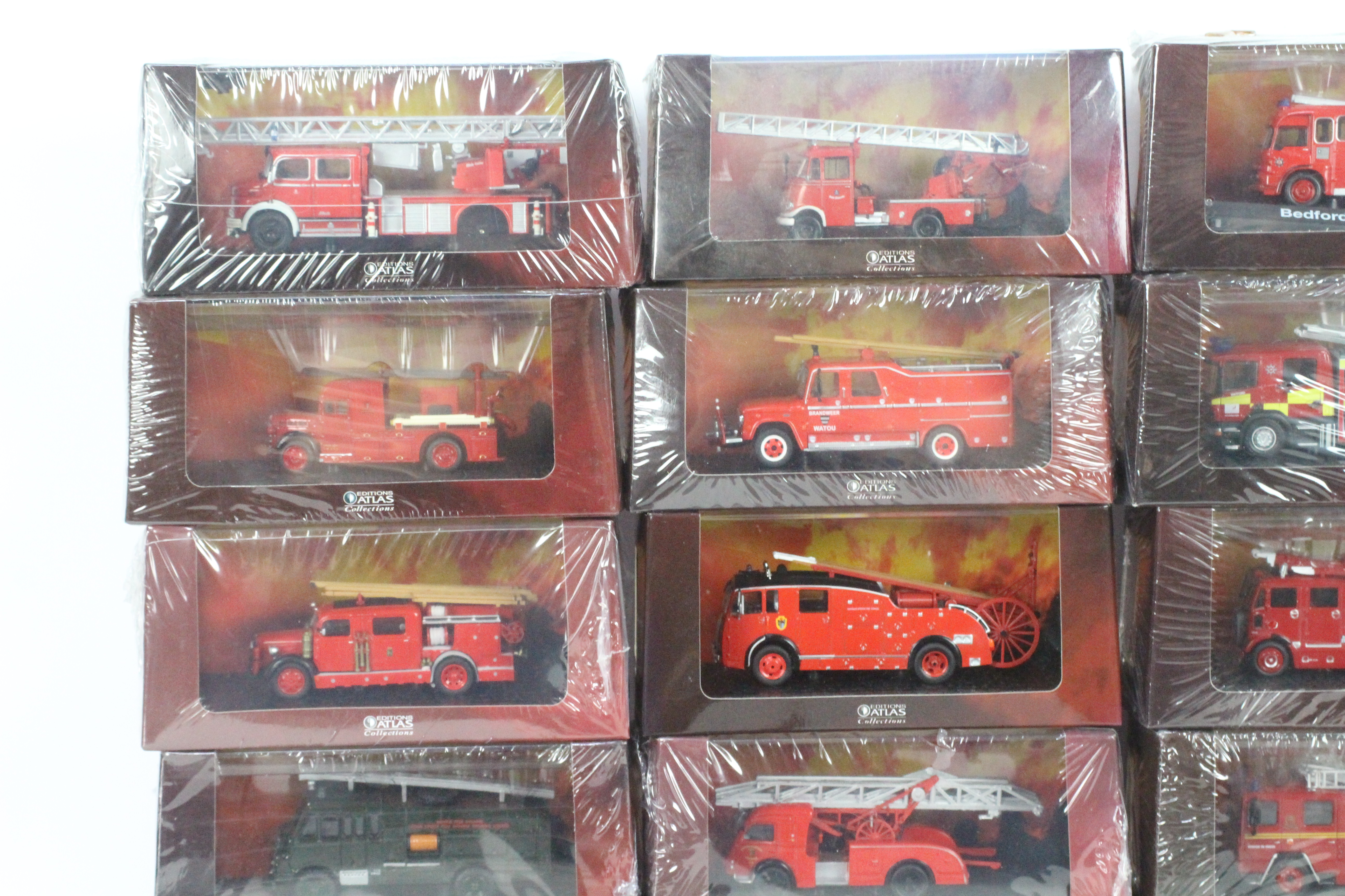 Atlas Editions - A brigade of 20 diecast model Fire Appliances from the Atlas Editions 'Classic - Image 3 of 4