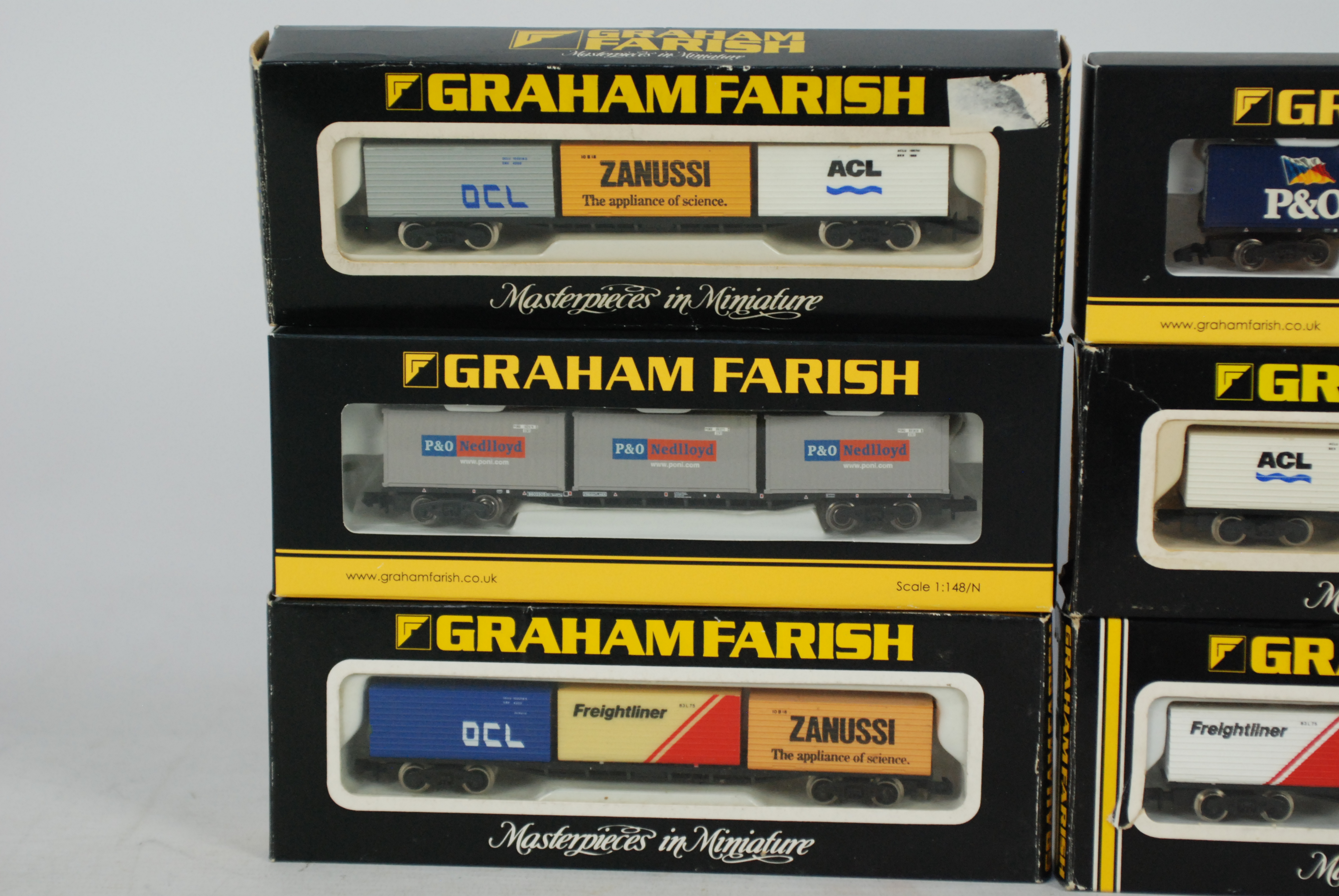 Graham Farish - Bachmann - 6 x boxed N gauge 63 foot wagons with three 20 foot containers - Image 3 of 3