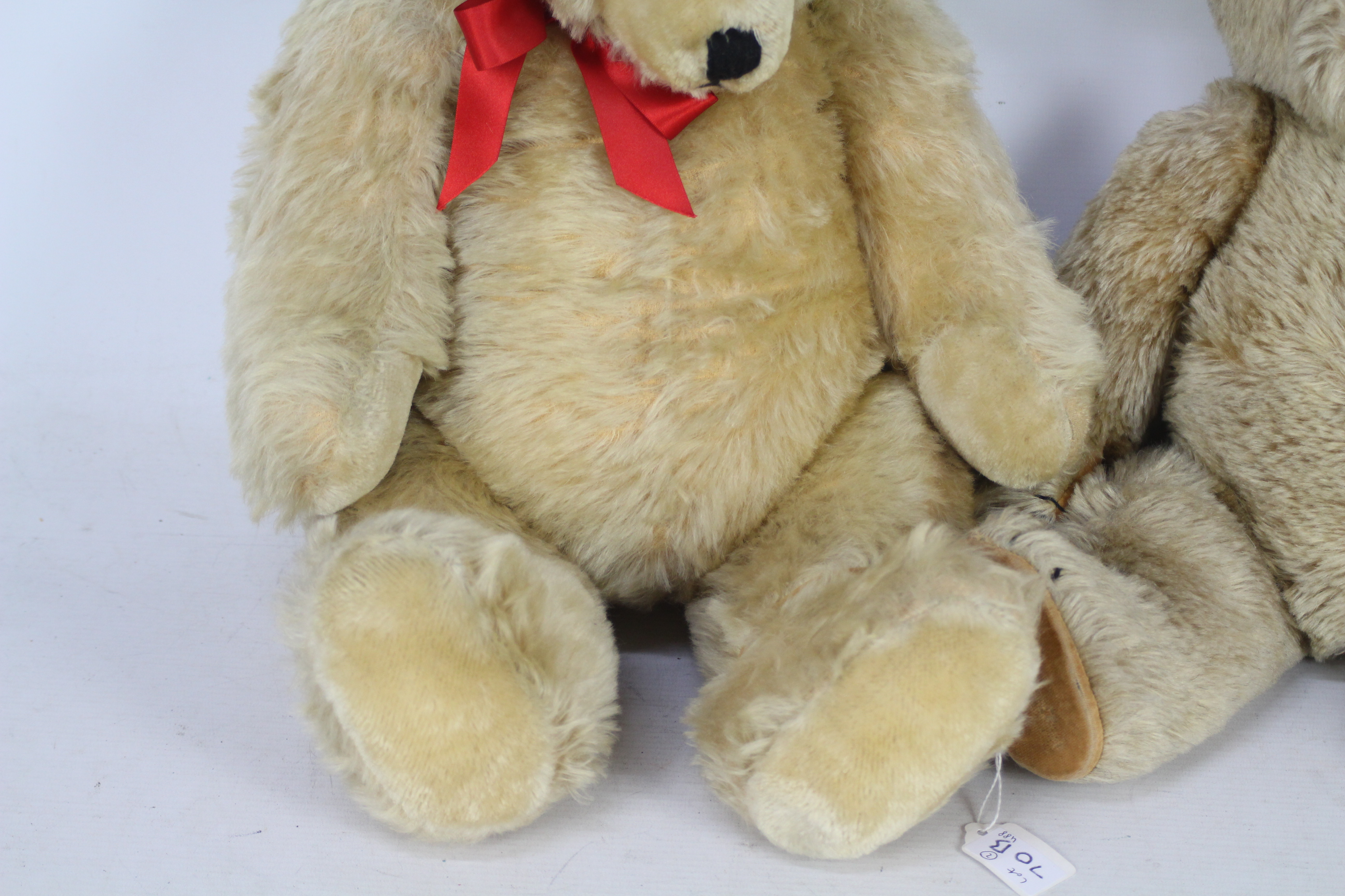 Two mohair teddy bears with glass eyes, metal joints, and stitched nose. - Image 6 of 6
