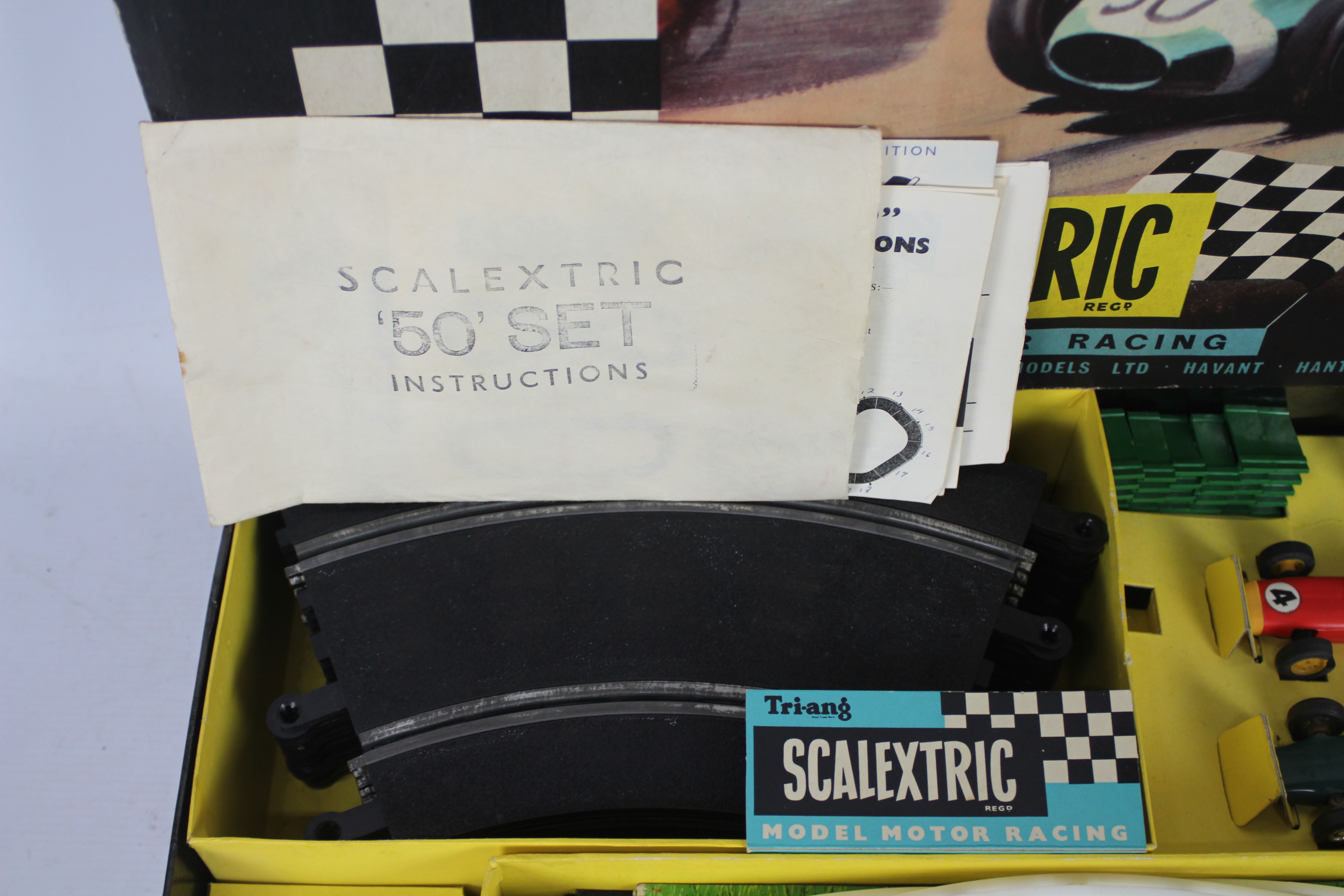 Scalextric - A boxed vintage Scalextric #50 Set. - Image 5 of 9