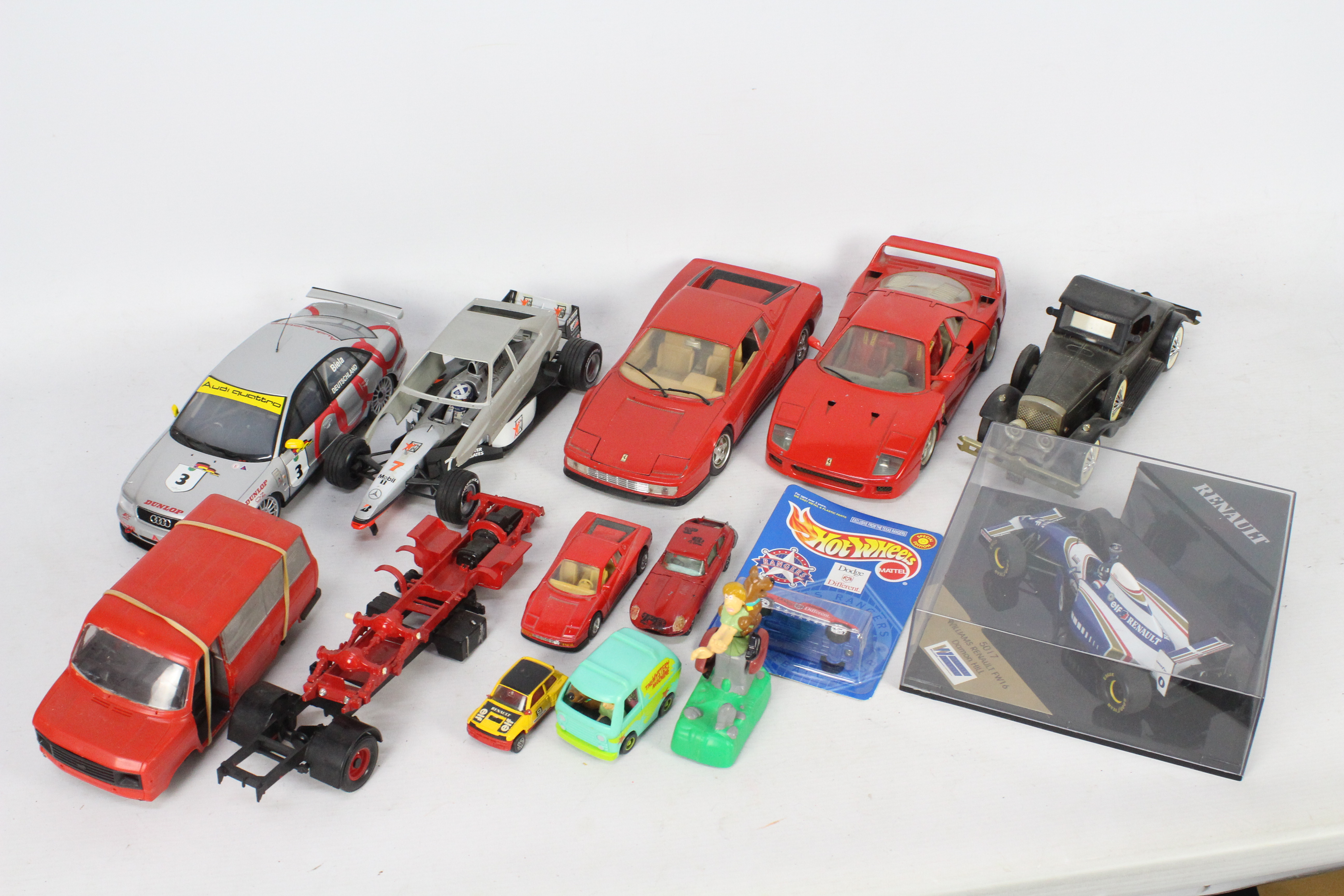 Bburago - UT - Hot Wheels - A collection of vehicles in various scales including 1:18 Audi A4