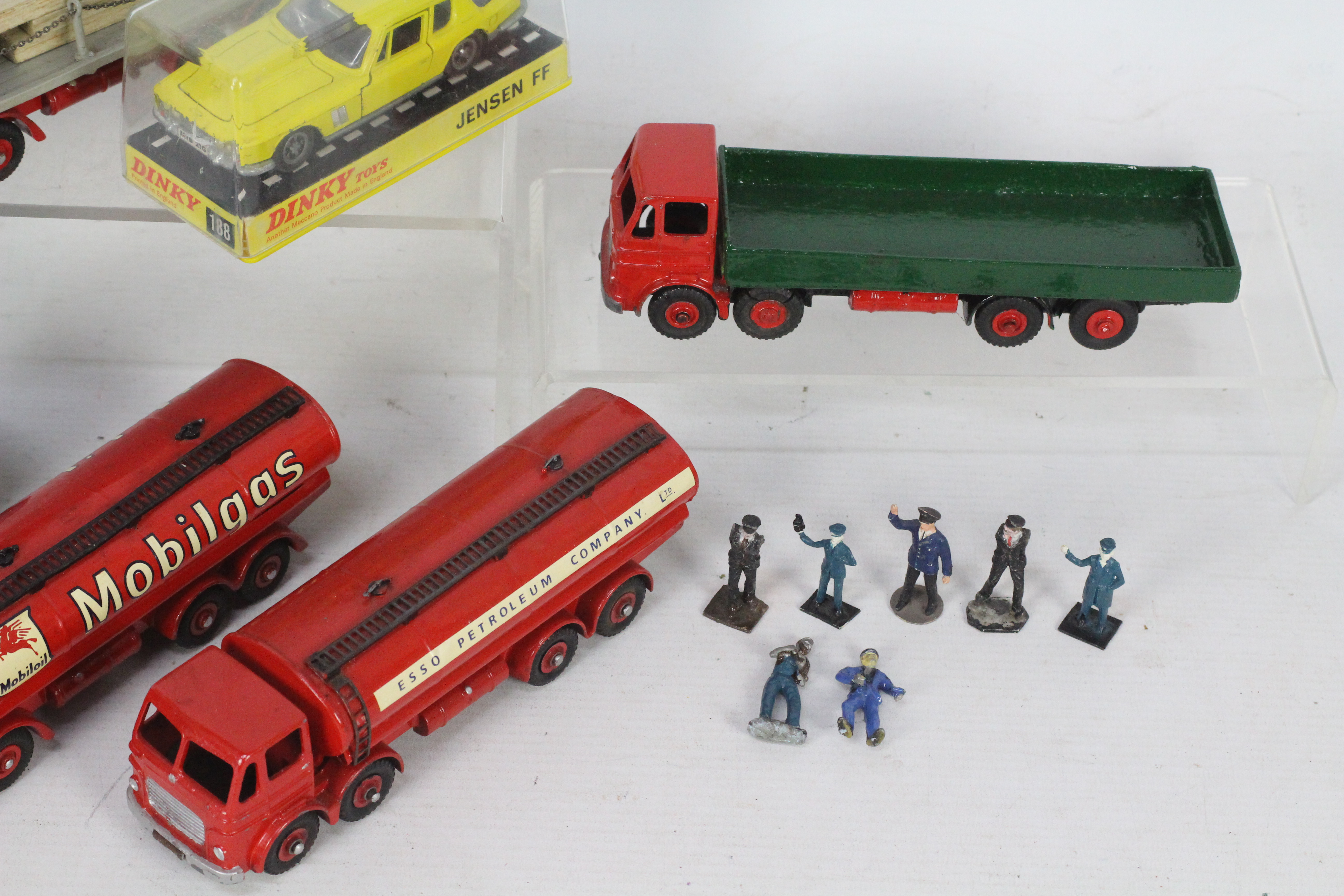 Dinky - A group of 7 x models including # 905 Foden lorry with chains, Leyland Octopus tanker # 943, - Image 4 of 4