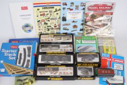 Graham Farish, Peco, Others - A collection of N gauge model railway track, and scenic building kits,