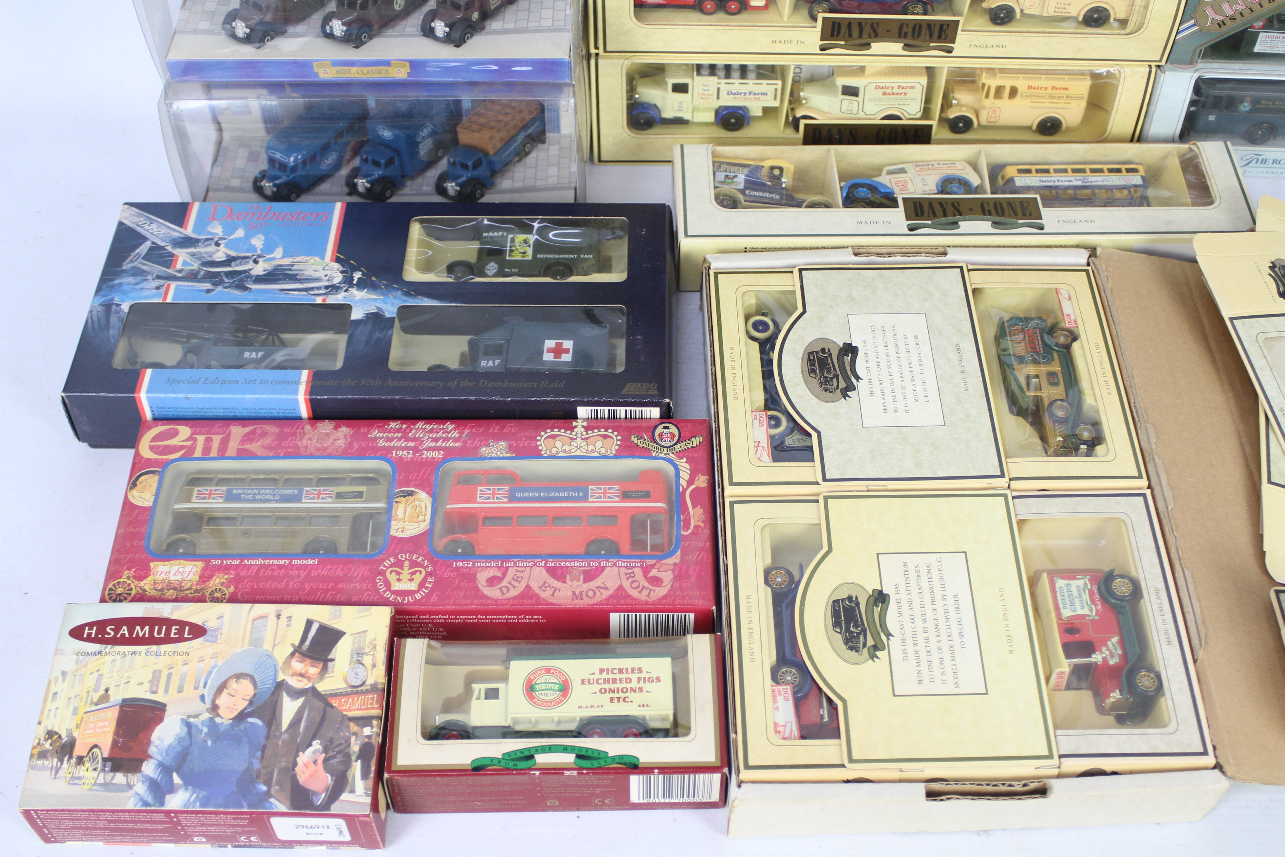 Lledo - Oxford - 21 x boxed models and sets including a 3 x car British Army set, - Image 4 of 5