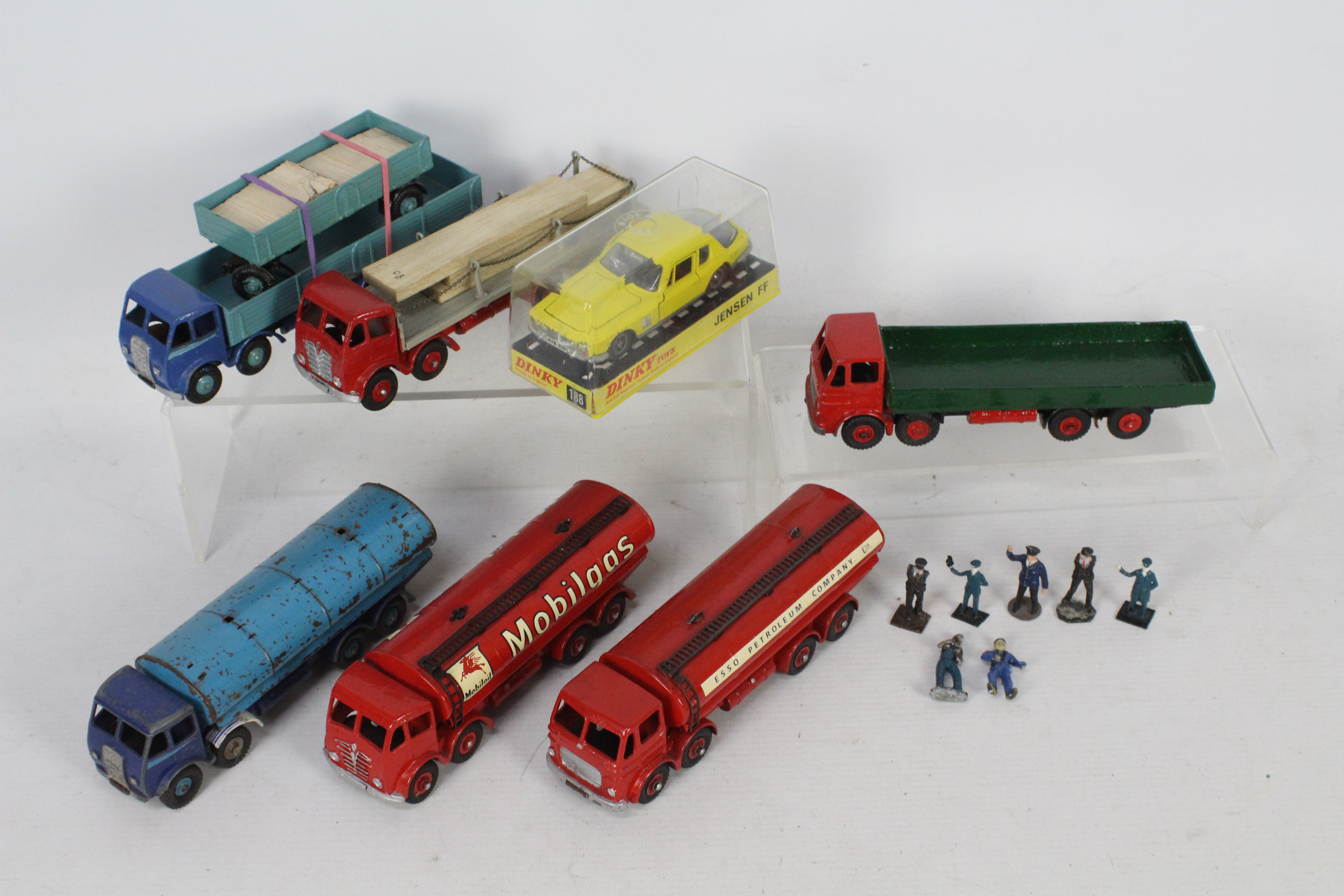 Dinky - A group of 7 x models including # 905 Foden lorry with chains, Leyland Octopus tanker # 943,