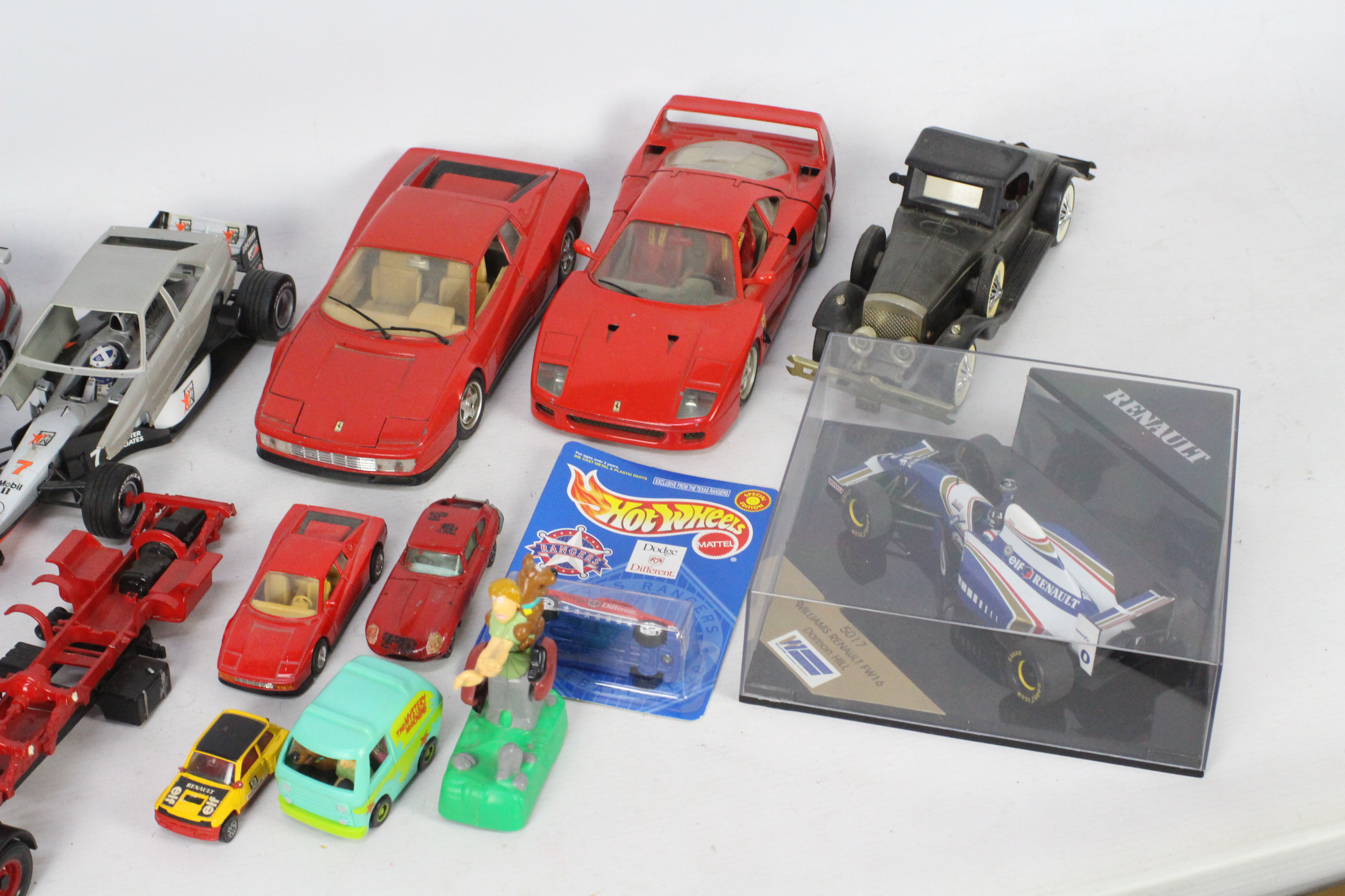 Bburago - UT - Hot Wheels - A collection of vehicles in various scales including 1:18 Audi A4 - Image 3 of 3