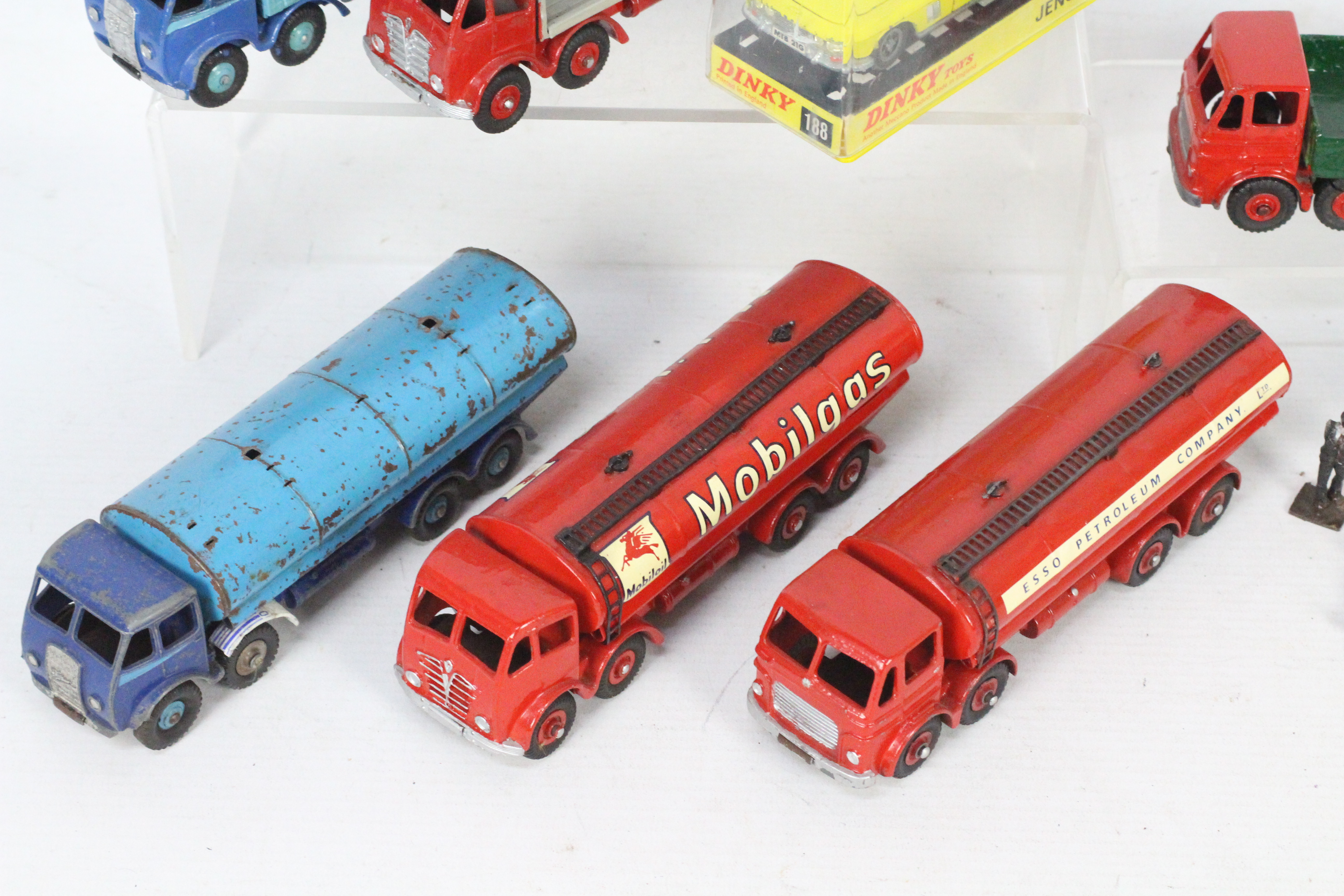 Dinky - A group of 7 x models including # 905 Foden lorry with chains, Leyland Octopus tanker # 943, - Image 3 of 4