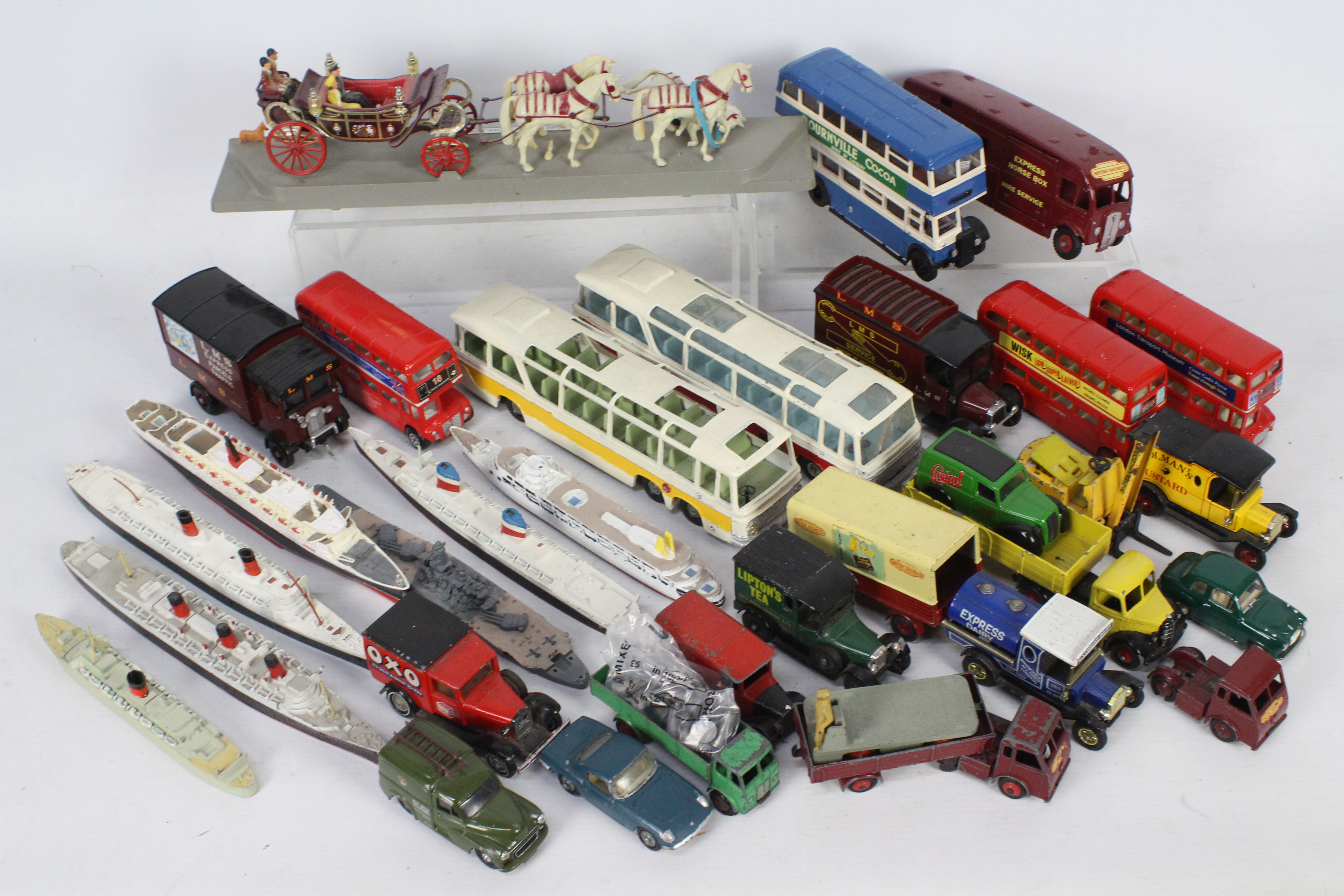 Dinky - Corgi - Tri-ang - Matchbox - A collection of vehicles including Austin A35 # VA23000,