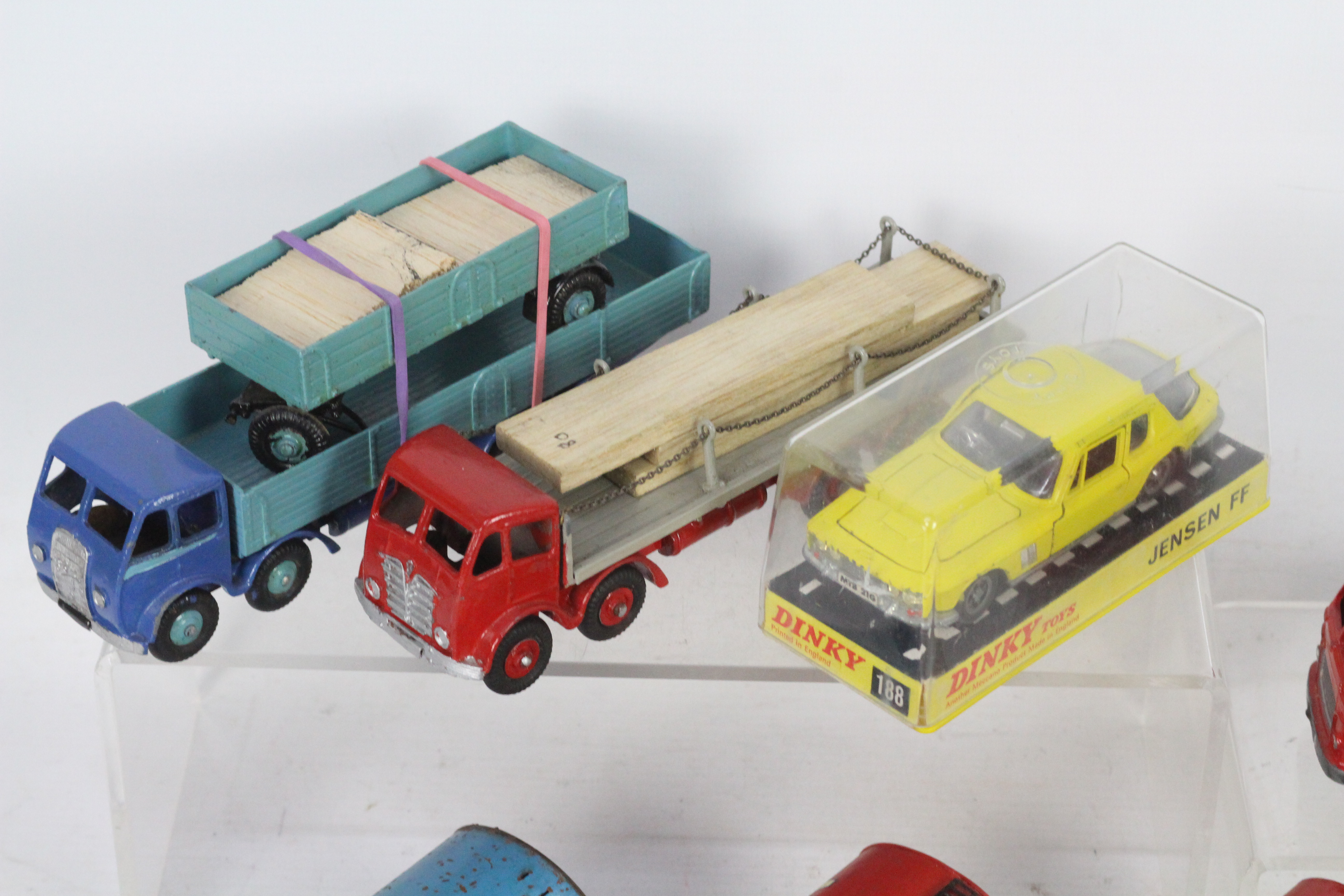 Dinky - A group of 7 x models including # 905 Foden lorry with chains, Leyland Octopus tanker # 943, - Image 2 of 4