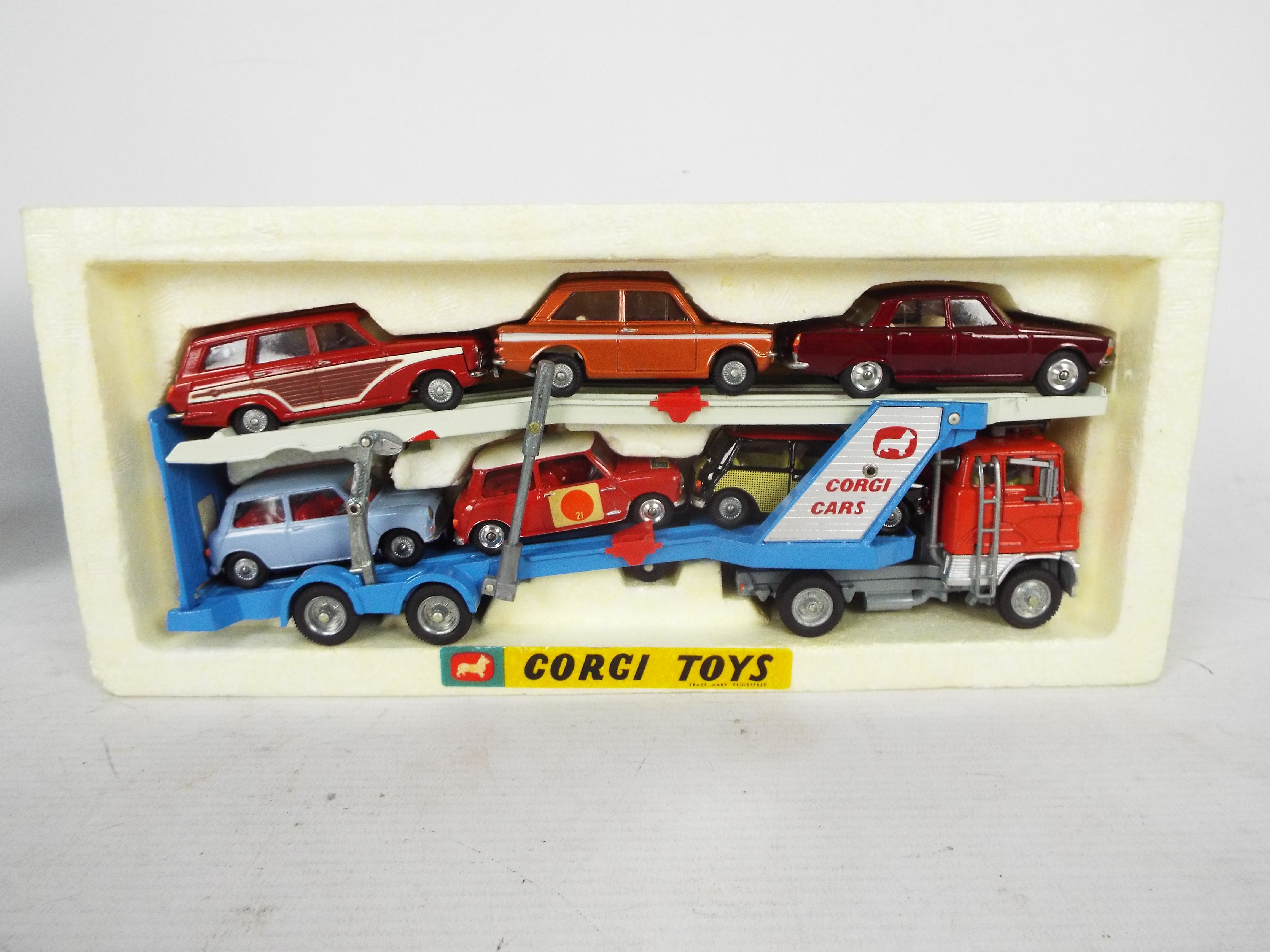 Corgi - A boxed Gift Set 41 with Ford Car Transporter carrying three BMC Minis, - Image 3 of 6