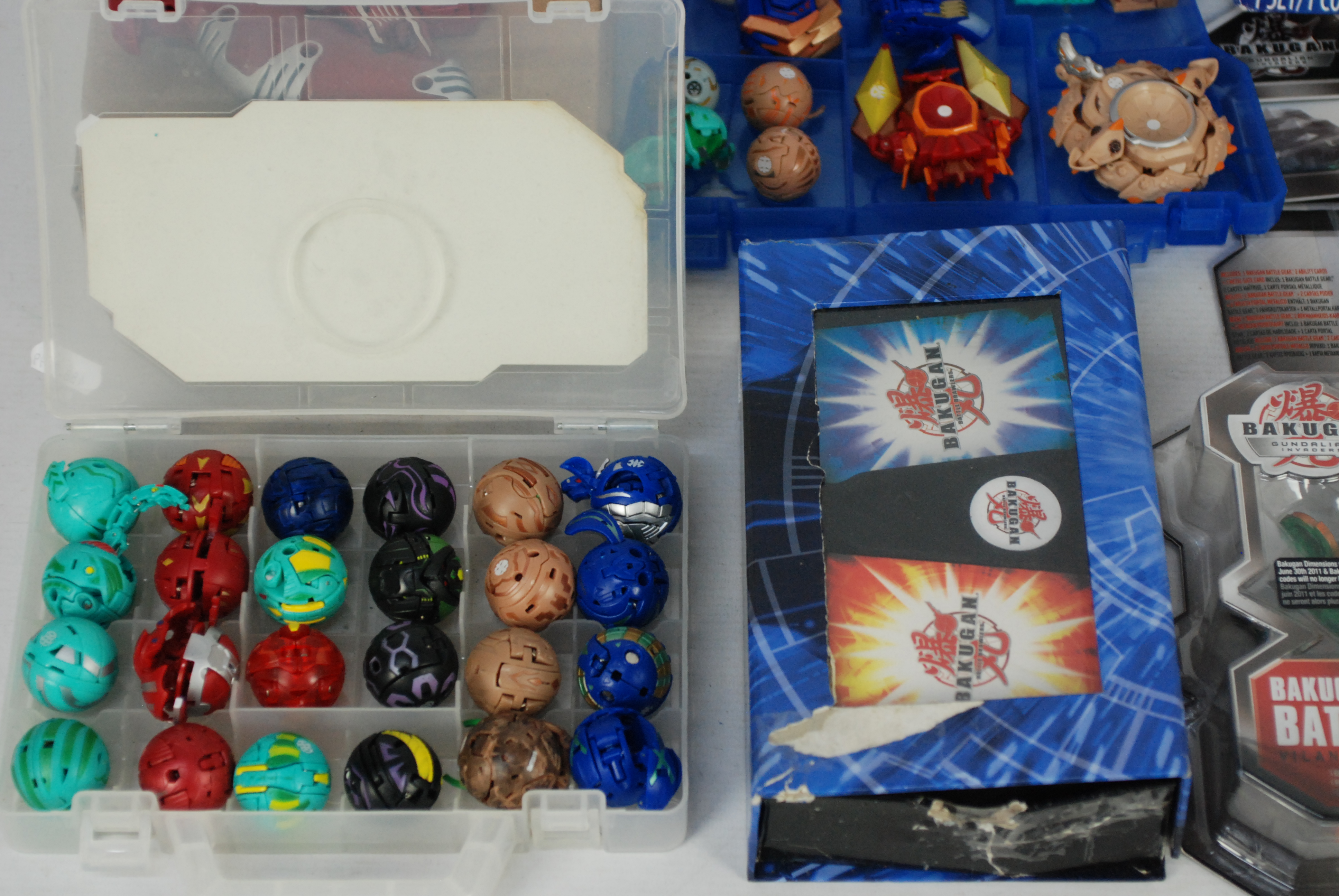 Bakugan - A mixed collection of boxed / carded and loose Bakugan parts and accessories. - Image 2 of 6