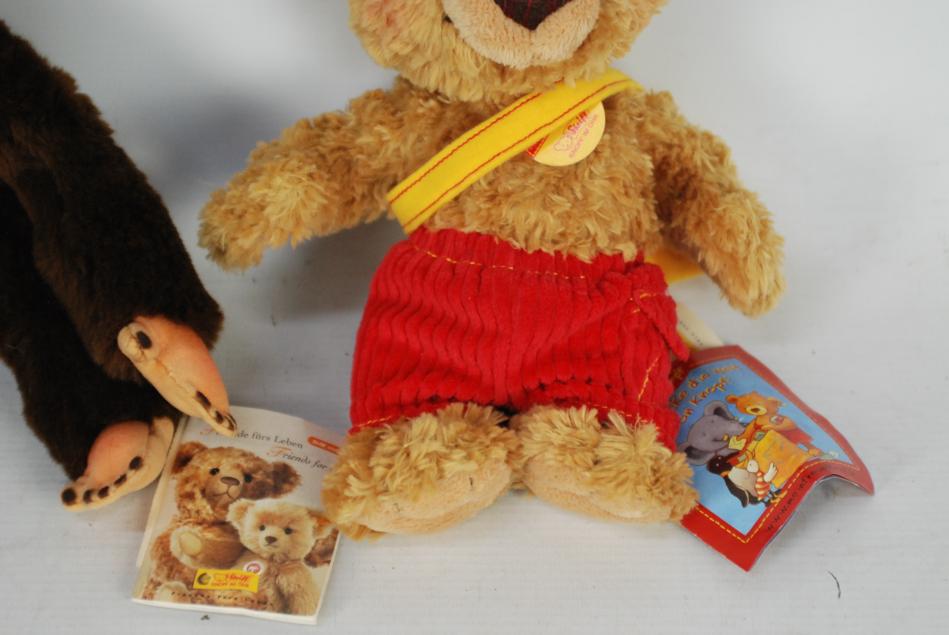 Steiff - Two Steiff bears - Lot includes a 'Jocko' monkey with yellow tag on its ear. - Image 5 of 6
