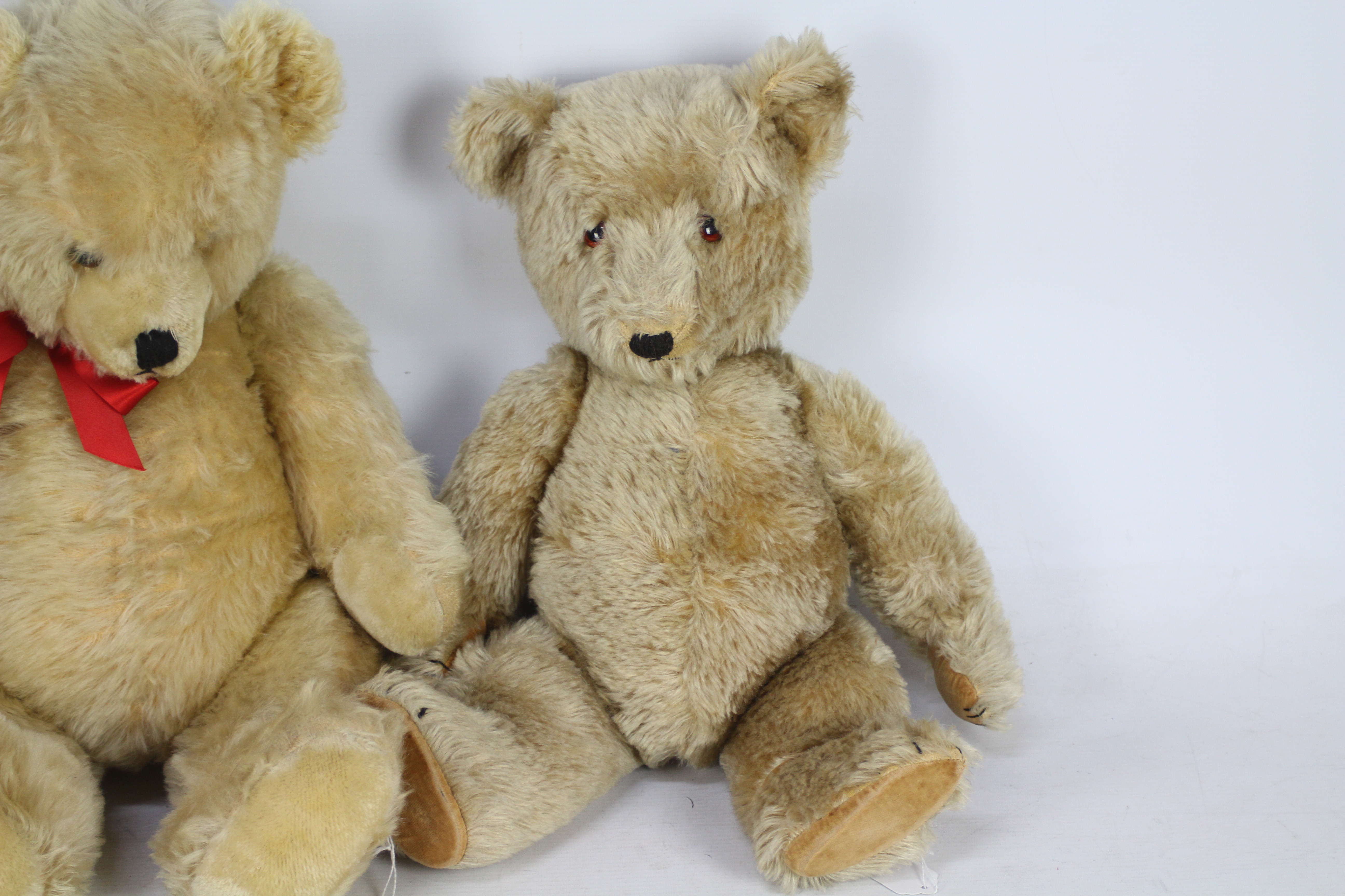 Two mohair teddy bears with glass eyes, metal joints, and stitched nose. - Image 2 of 6