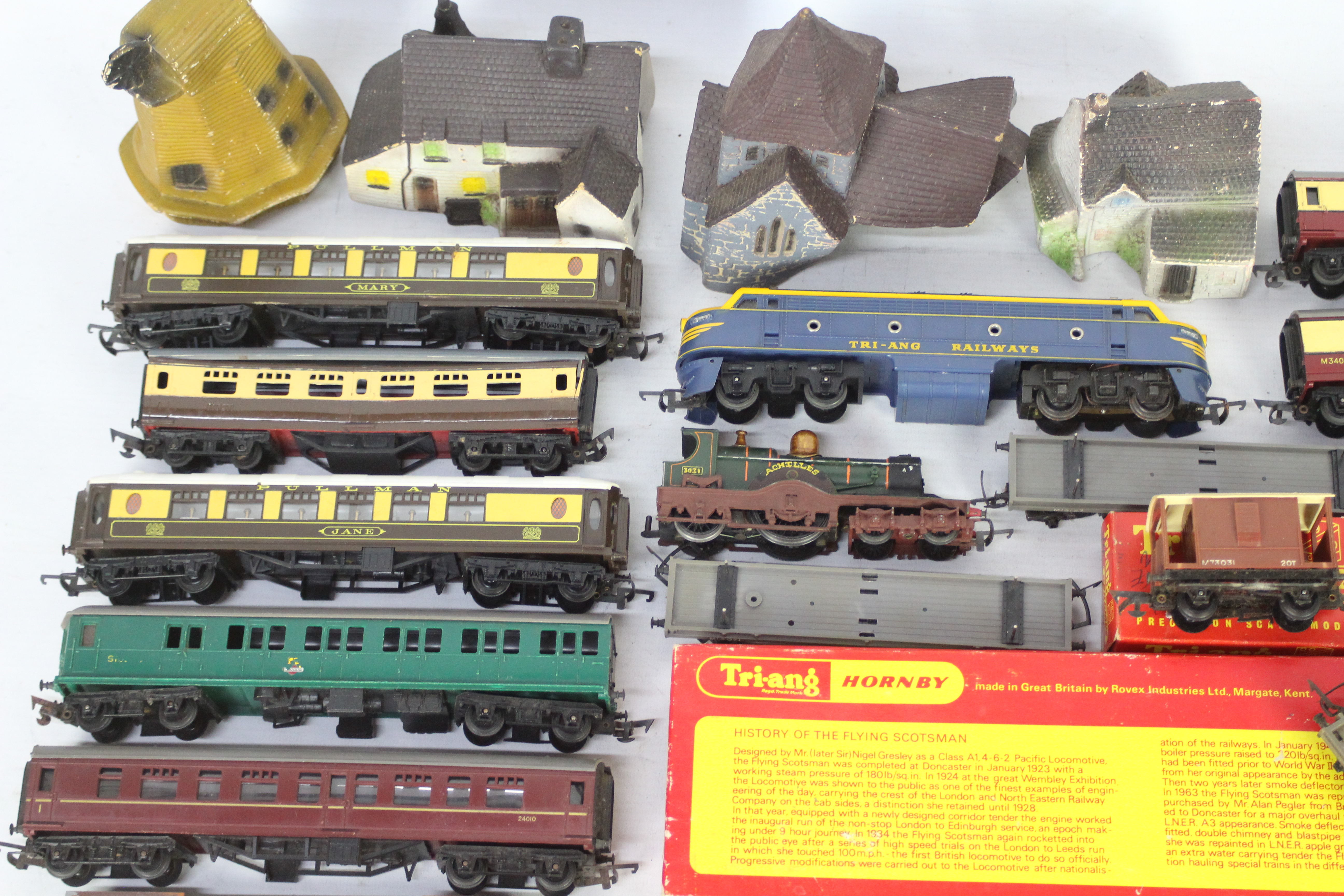 Tri-ang - Hornby - A collection of OO gauge railway items including locos, - Image 2 of 4