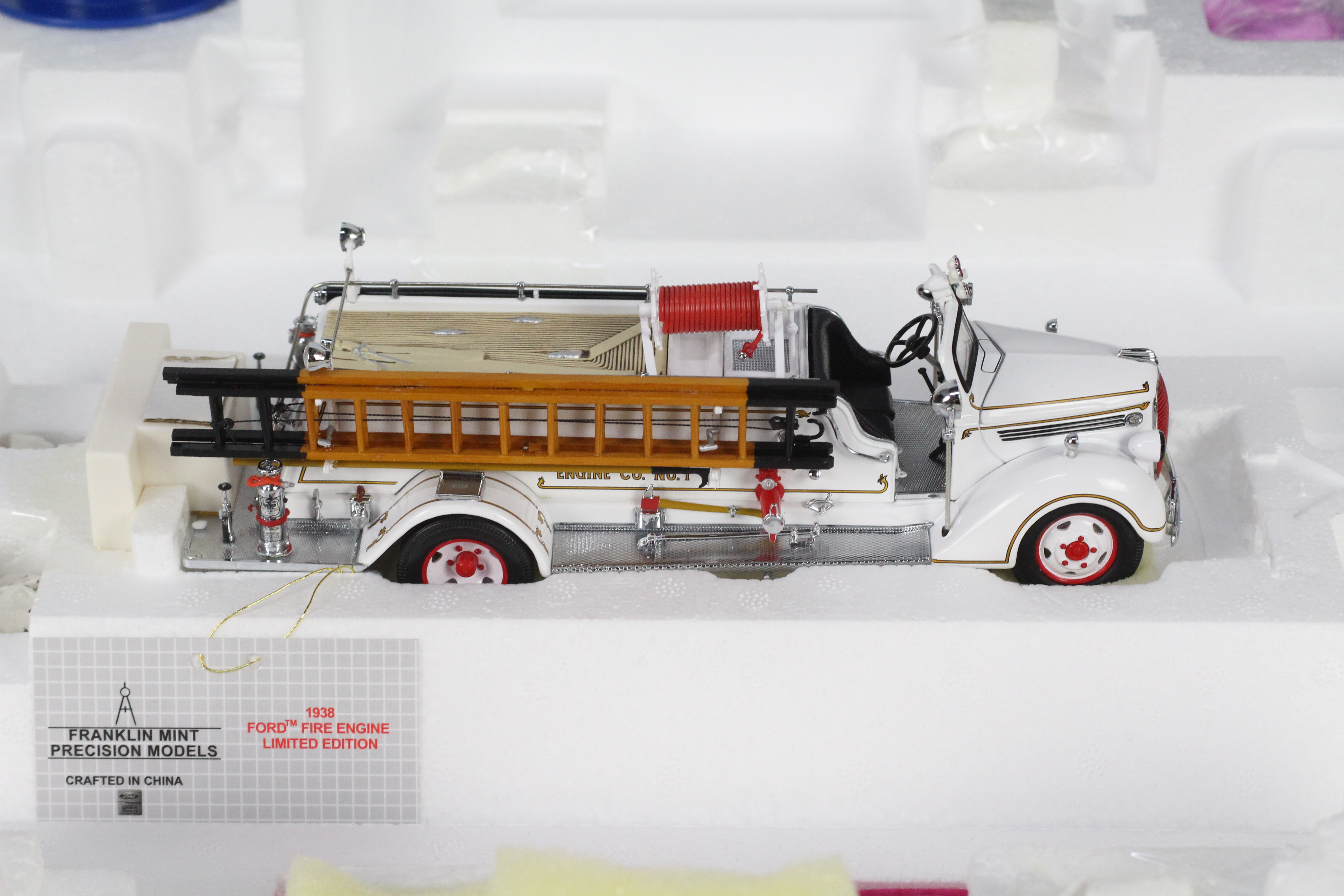 Franklin Mint - A boxed Franklin Mint 1:32 scale 1938 Ford Fire Engine. - Image 6 of 7