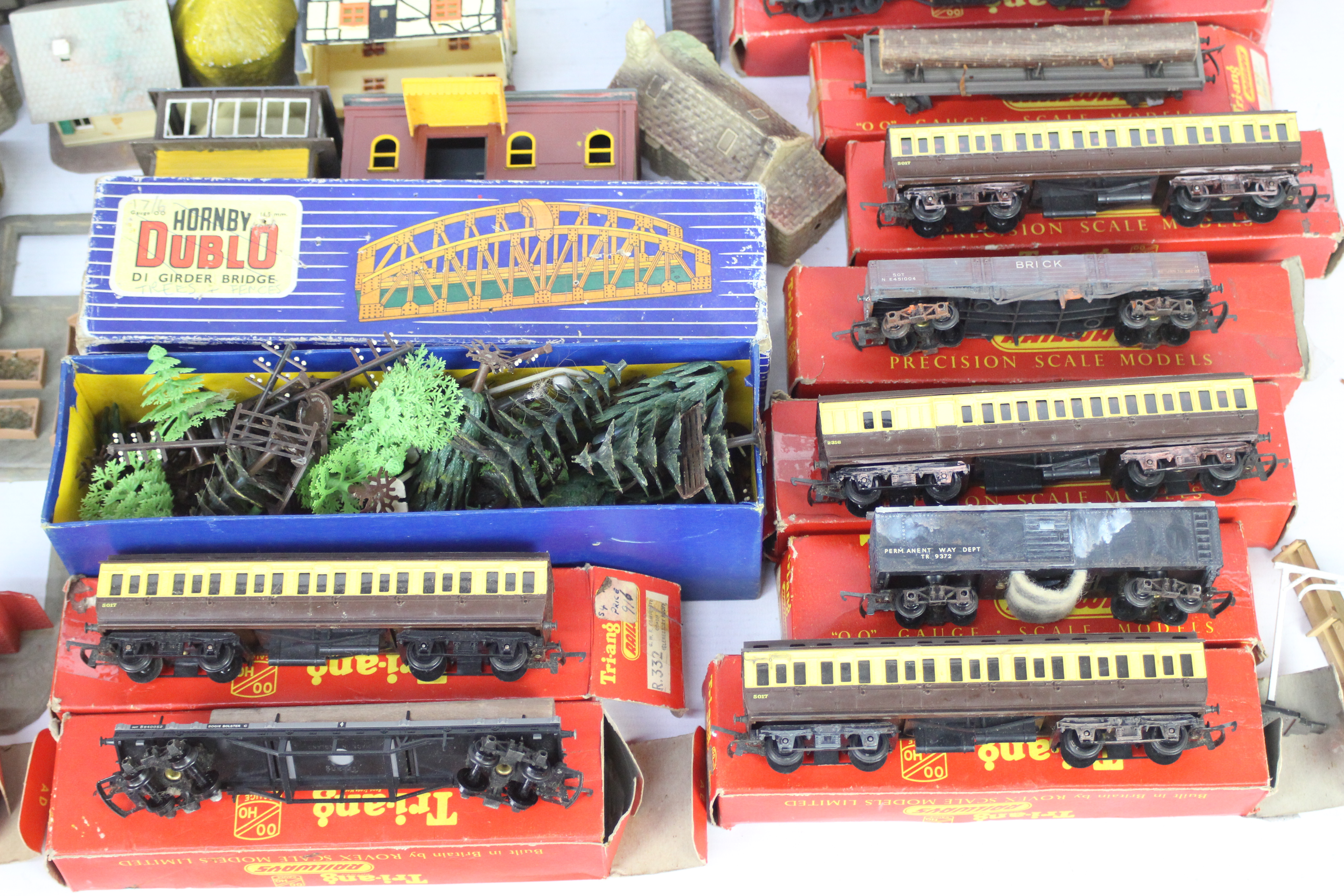 Tri-ang - Hornby - A collection of OO gauge items including 11 x boxed wagons and coaches, - Image 2 of 3