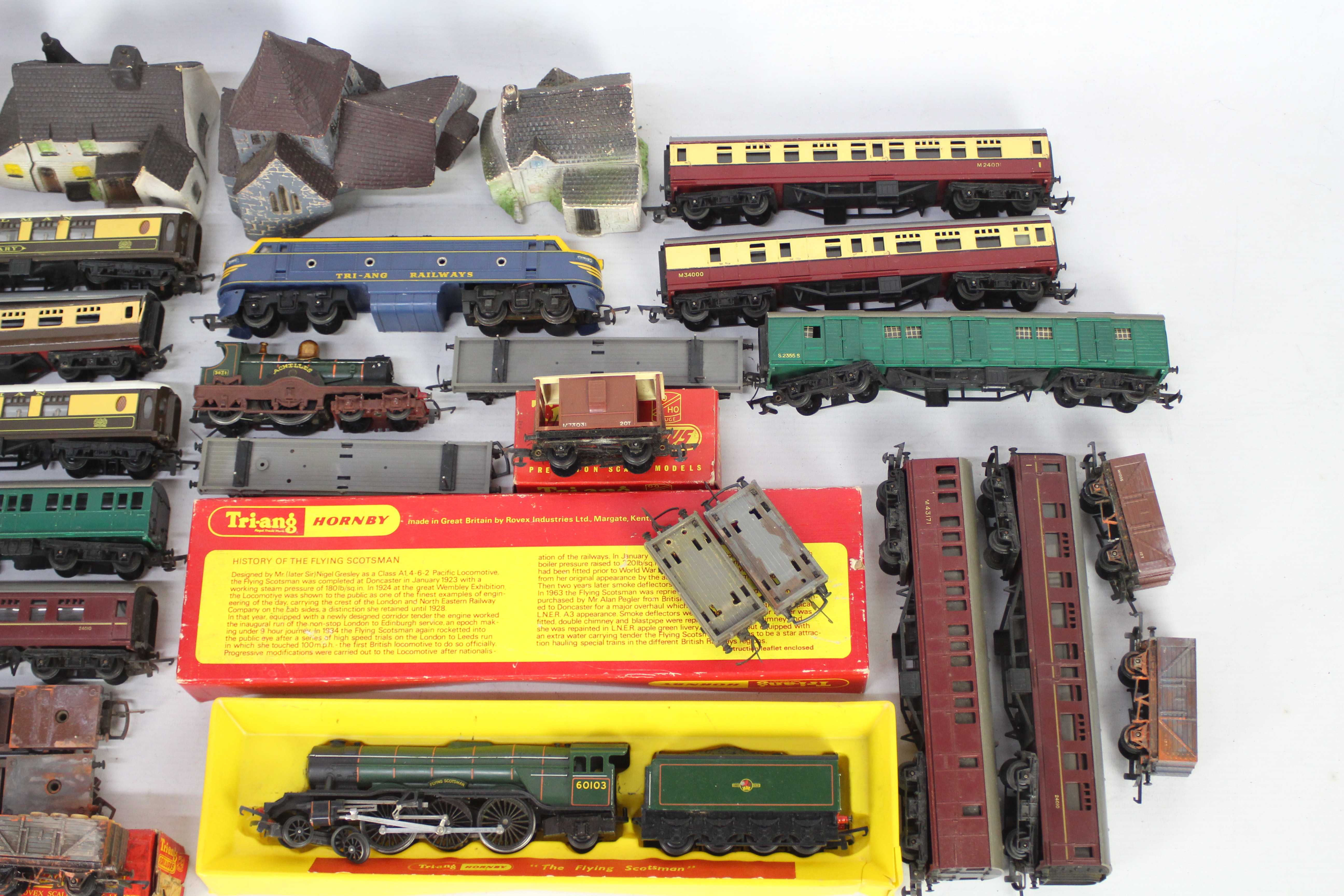 Tri-ang - Hornby - A collection of OO gauge railway items including locos, - Image 4 of 4