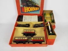 Hornby - A boxed 1950s clockwork O gauge passenger set No.