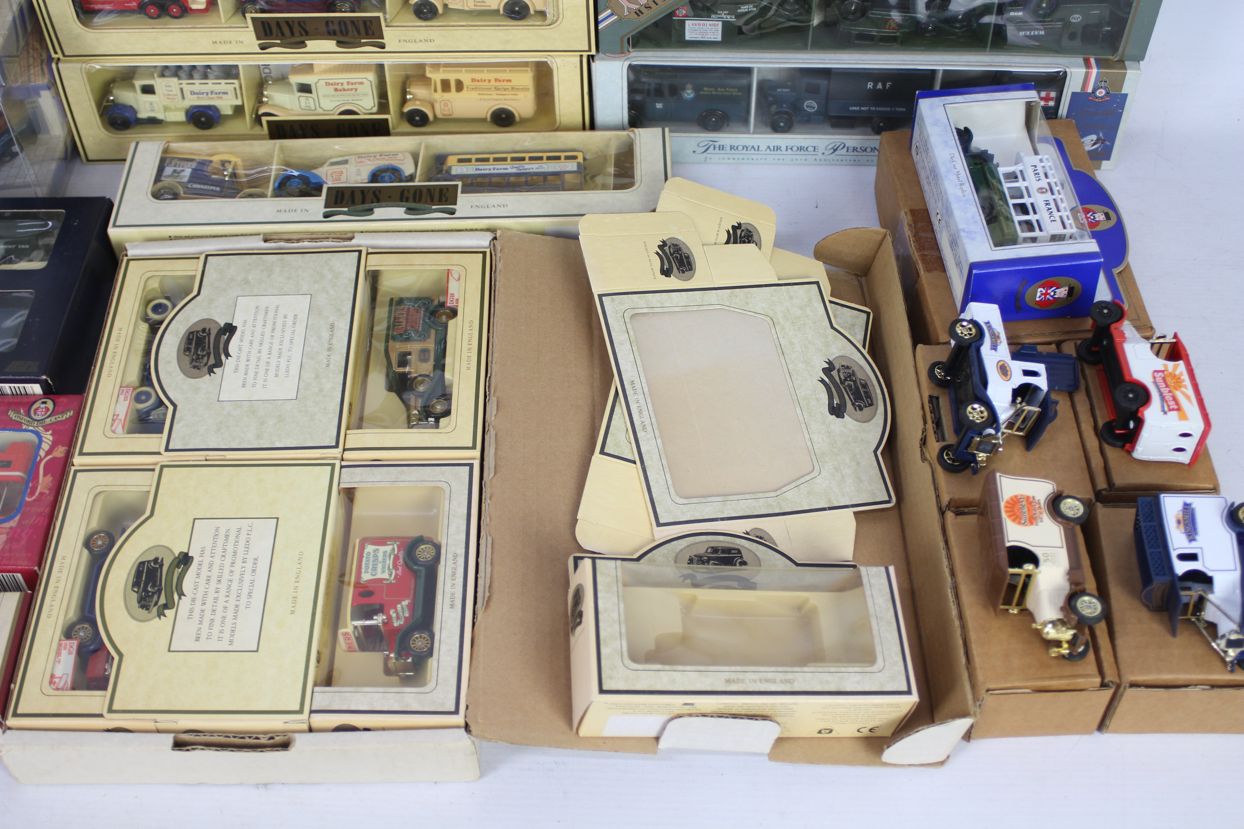 Lledo - Oxford - 21 x boxed models and sets including a 3 x car British Army set, - Image 5 of 5