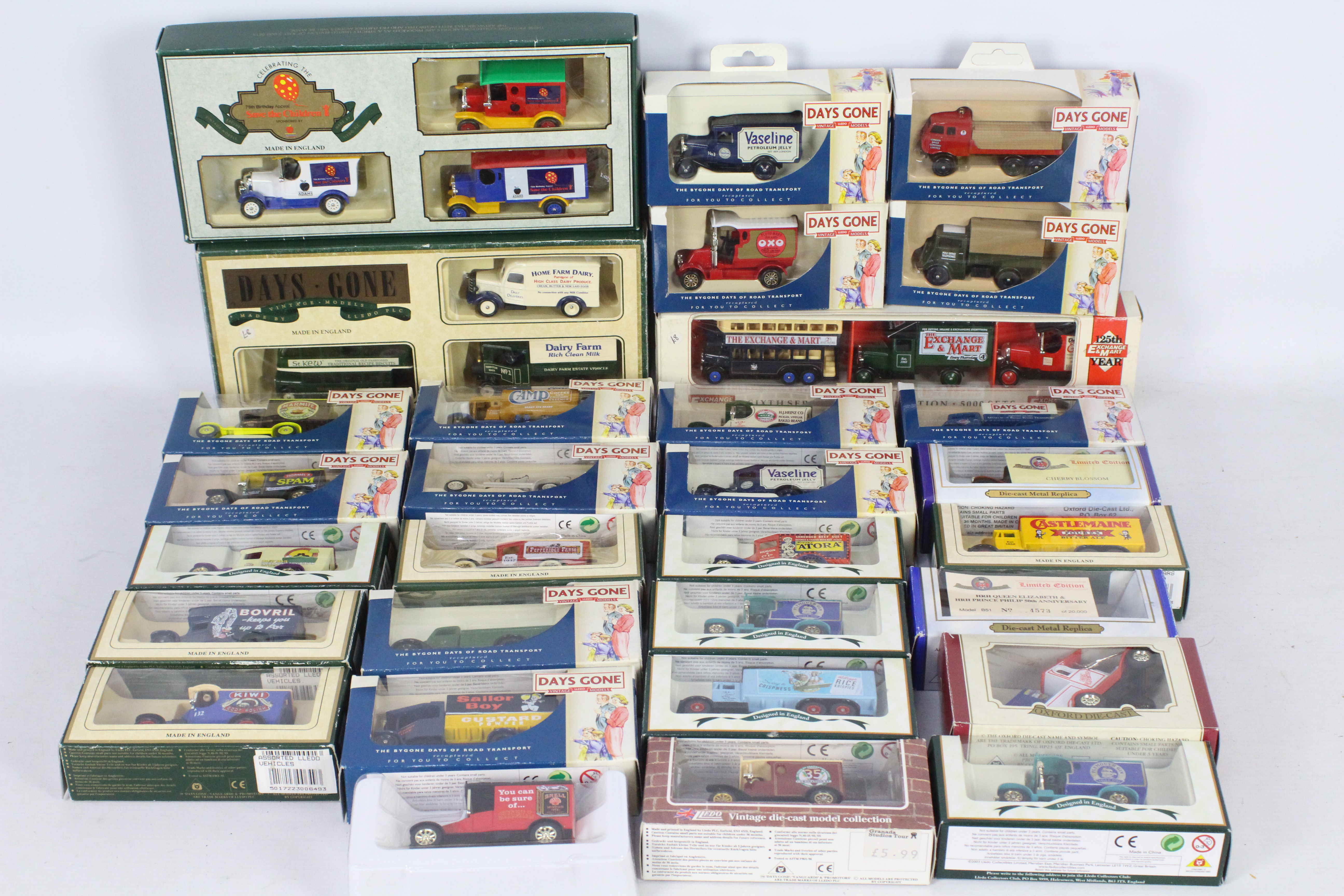 Lledo - 30 x boxed models including limited edition Exchange & Mart three vehicle set,