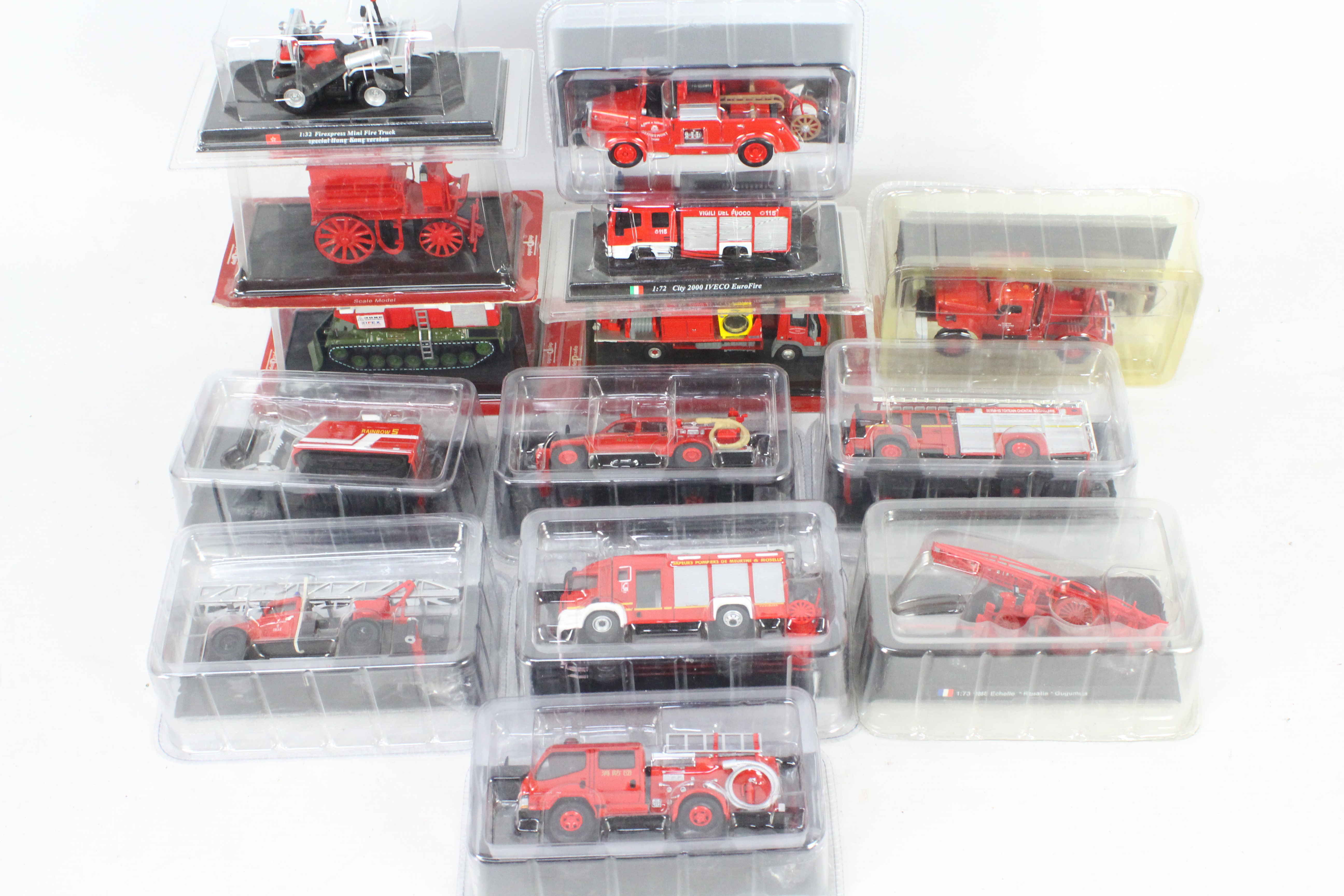 Del Prado - A group of 14 bubble packed Del Prado Fire Brigade models and appliances in various