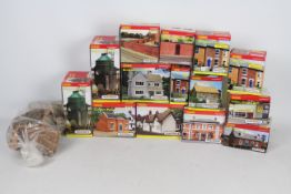 Hornby - Skaledale - 14 x boxed buildings and trackside accessories including Main Terminus