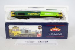 Bachmann - A OO Gauge Class 66 Diesel loco in Freightliner Shanks livery operating number 66522.