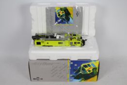 TWH Collectables - A boxed TWH Collectables TWH078/01091 Oshkosh Striker 3000 ARFF (Airport Rescue