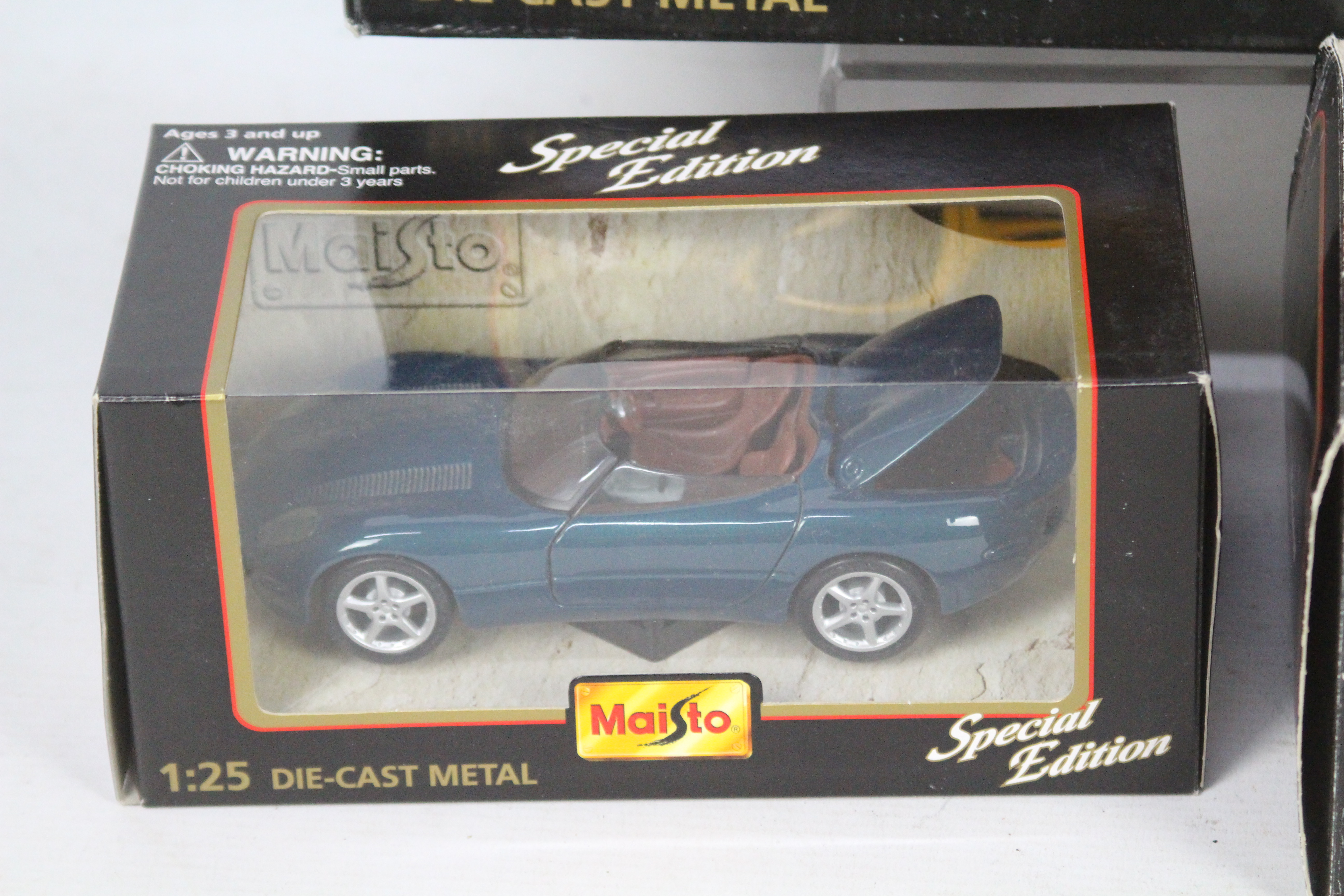 Maisto - 4 x boxed 1:27 1:24 1:26 1:18 scale models featuring Special Edition Pickup Series - Image 4 of 4