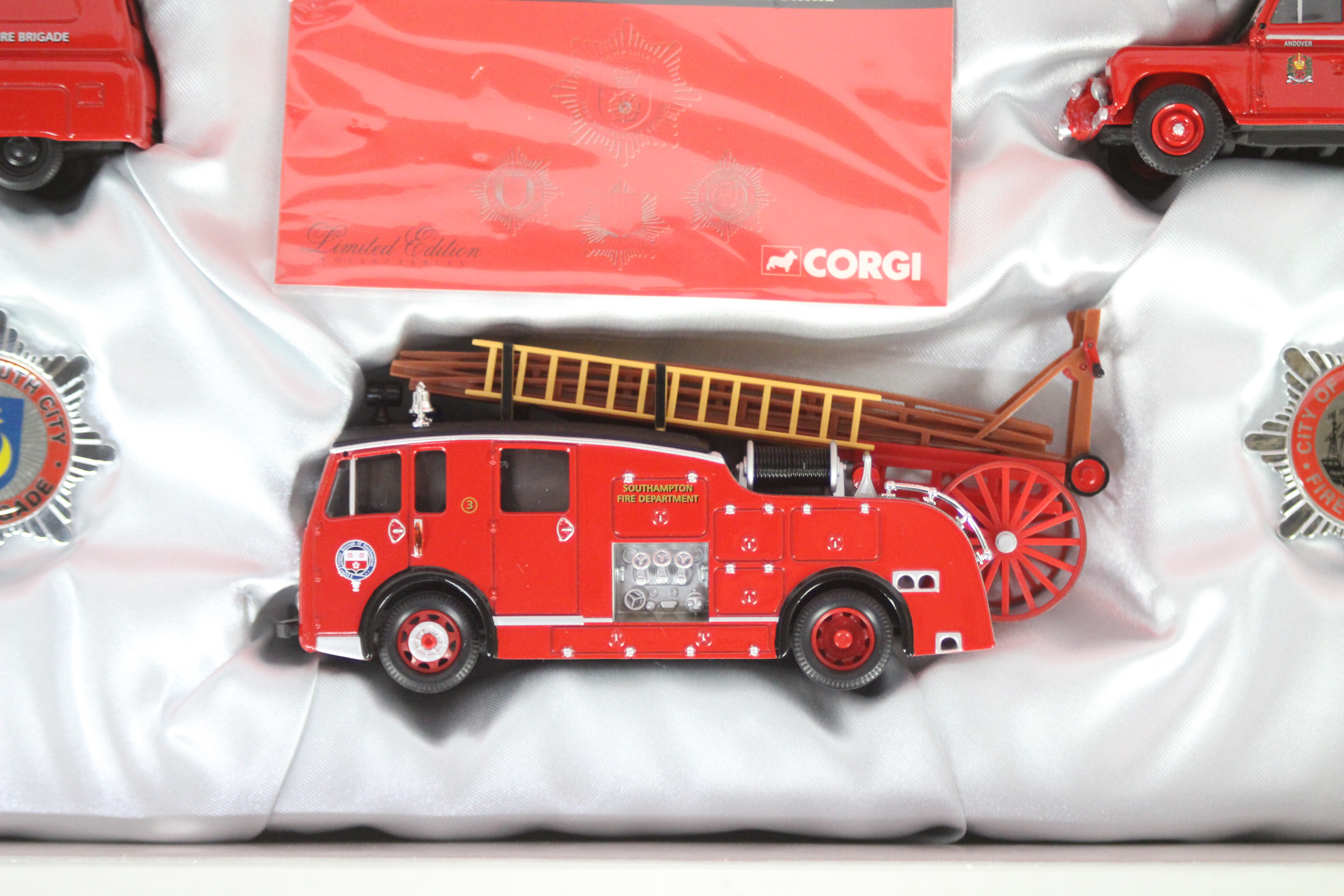 Corgi - A boxed Corgi CC99152 'Proud To Serve - The Fire & Rescue Service in Hampshire' Limited - Image 3 of 7