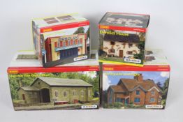 Hornby - Skaledale - 4 x boxed buildings in OO scale including East Goods Shed # R8852,
