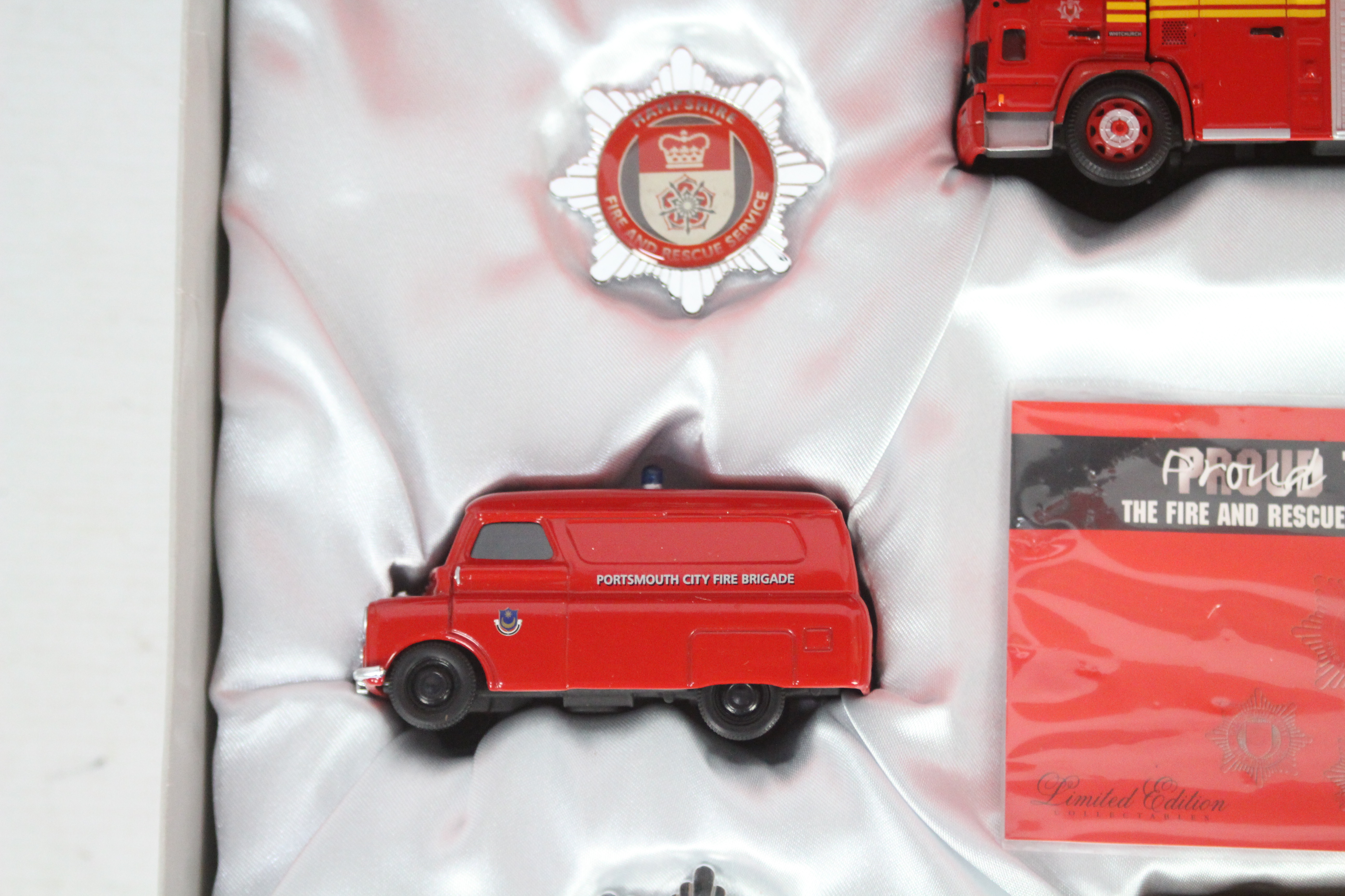 Corgi - A boxed Corgi CC99152 'Proud To Serve - The Fire & Rescue Service in Hampshire' Limited - Image 5 of 7